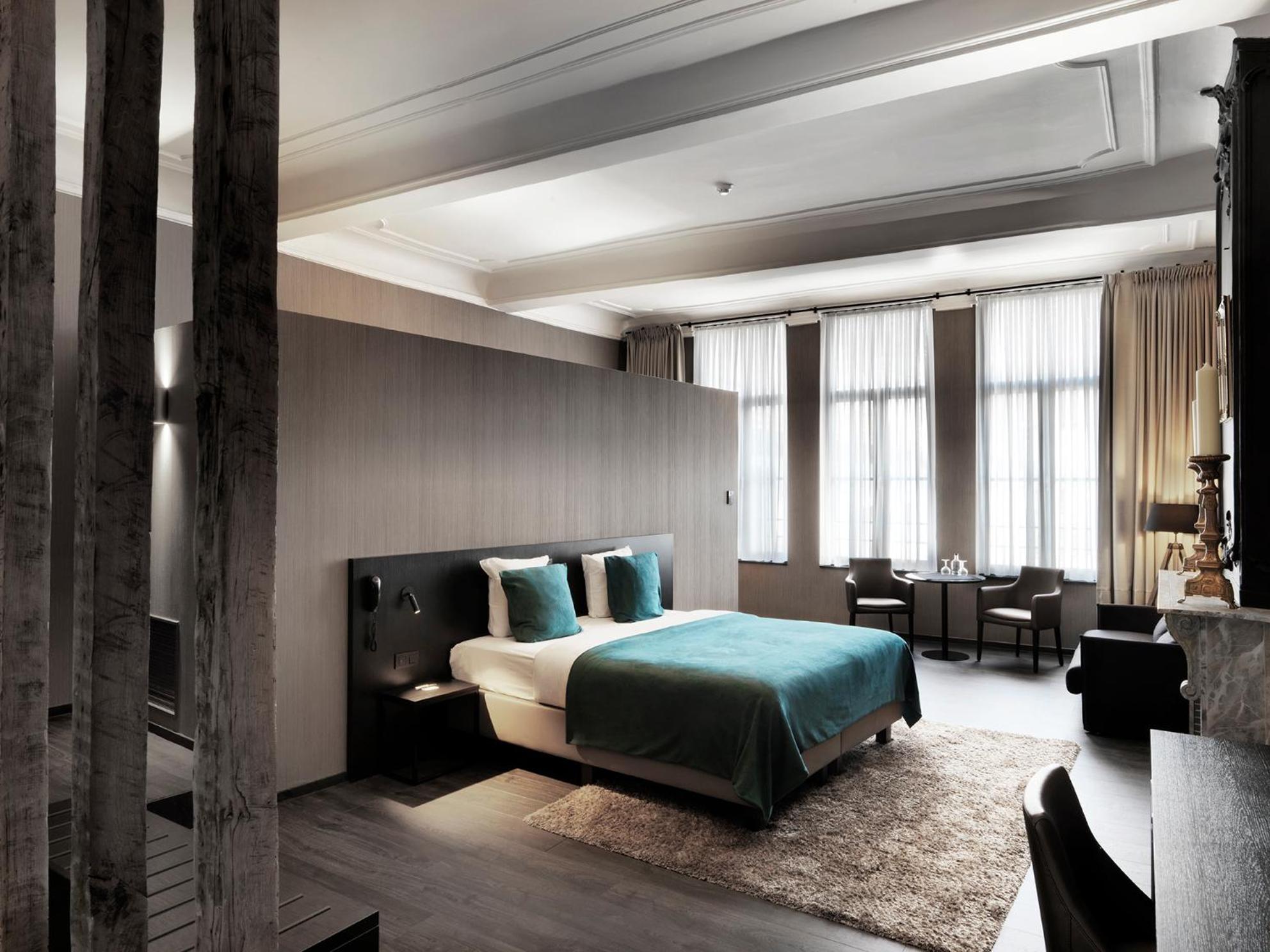 Executive Suite - Photo 1