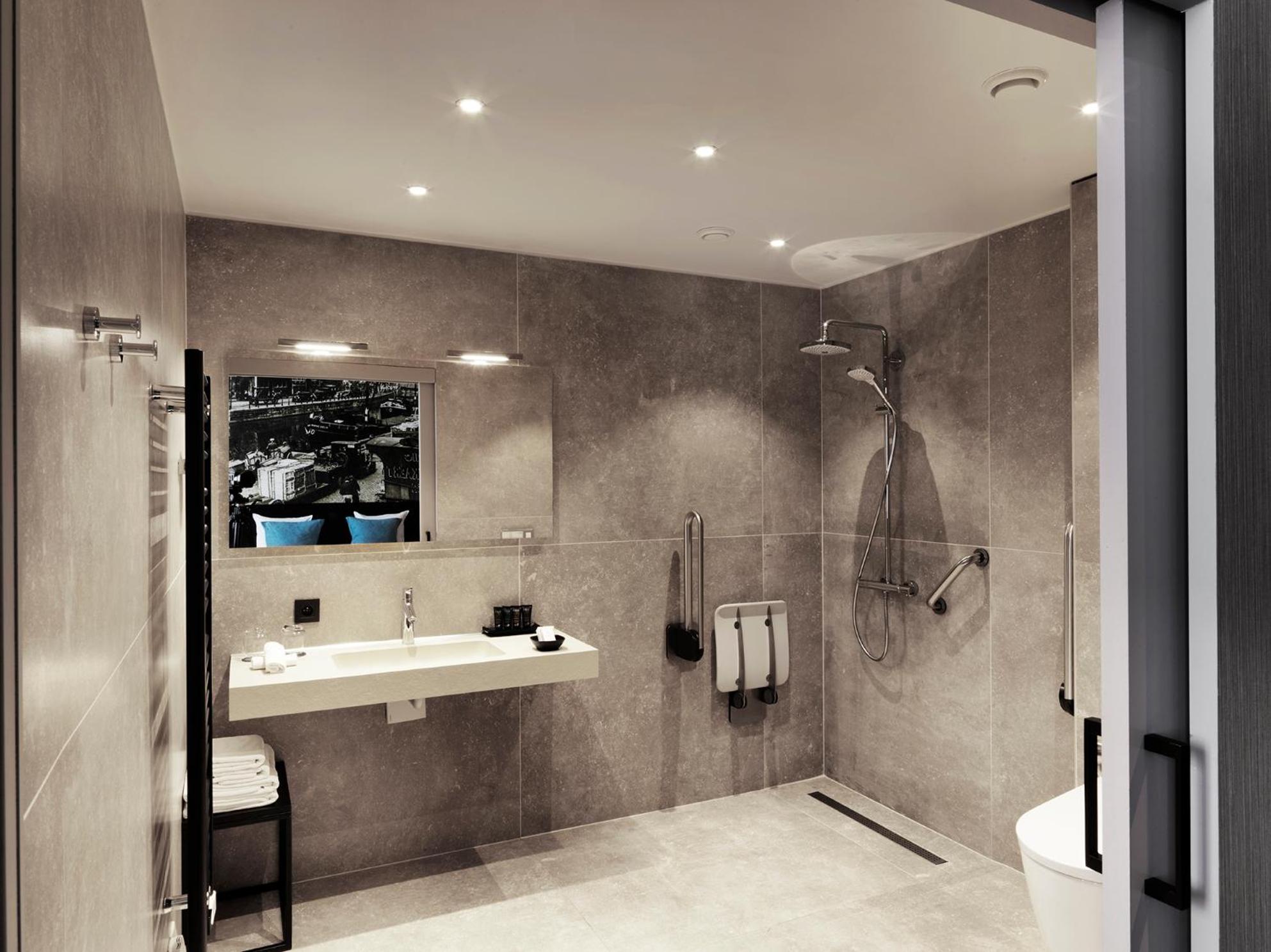 Luxury Twin with Shower - Photo 6