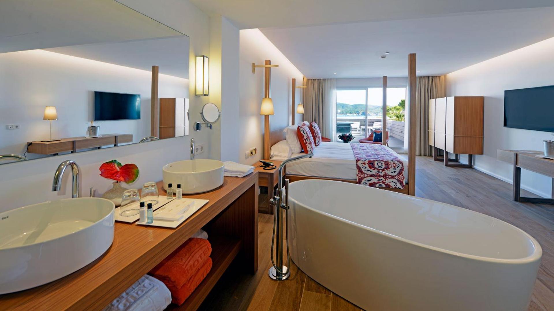 Premium Suite With Pool Access  And Garden View - Adults Only   - Spa Access Included