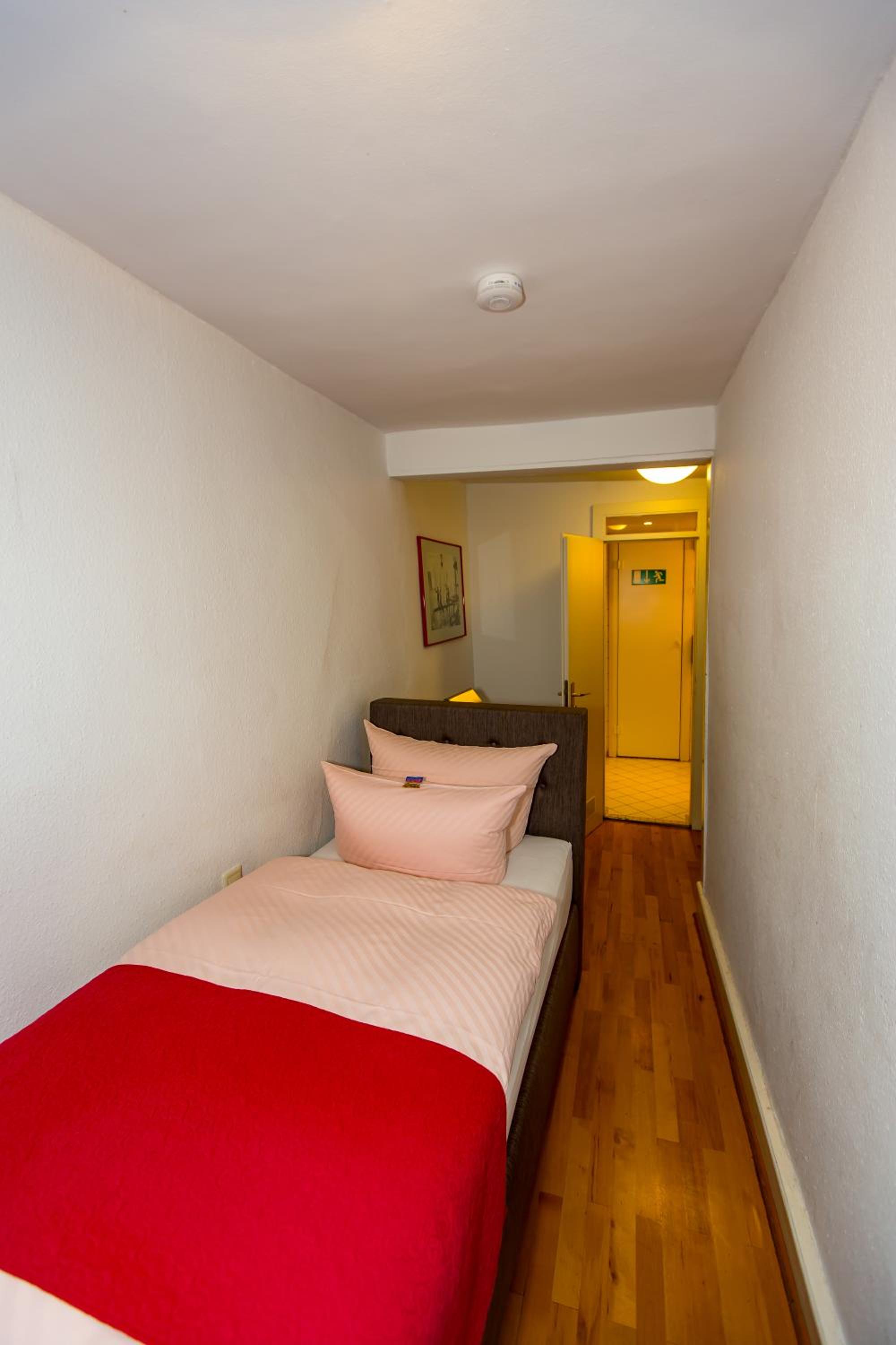 Small Single Room photo 1