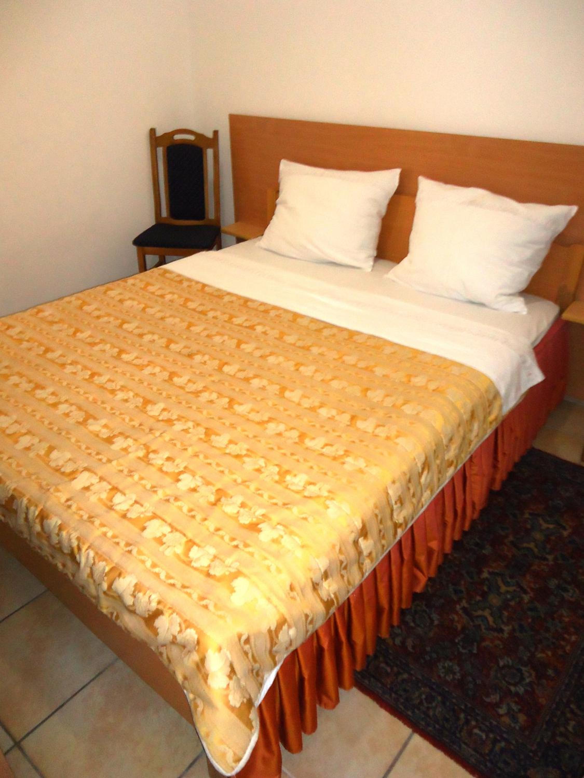Standard Double Room - Photo 13