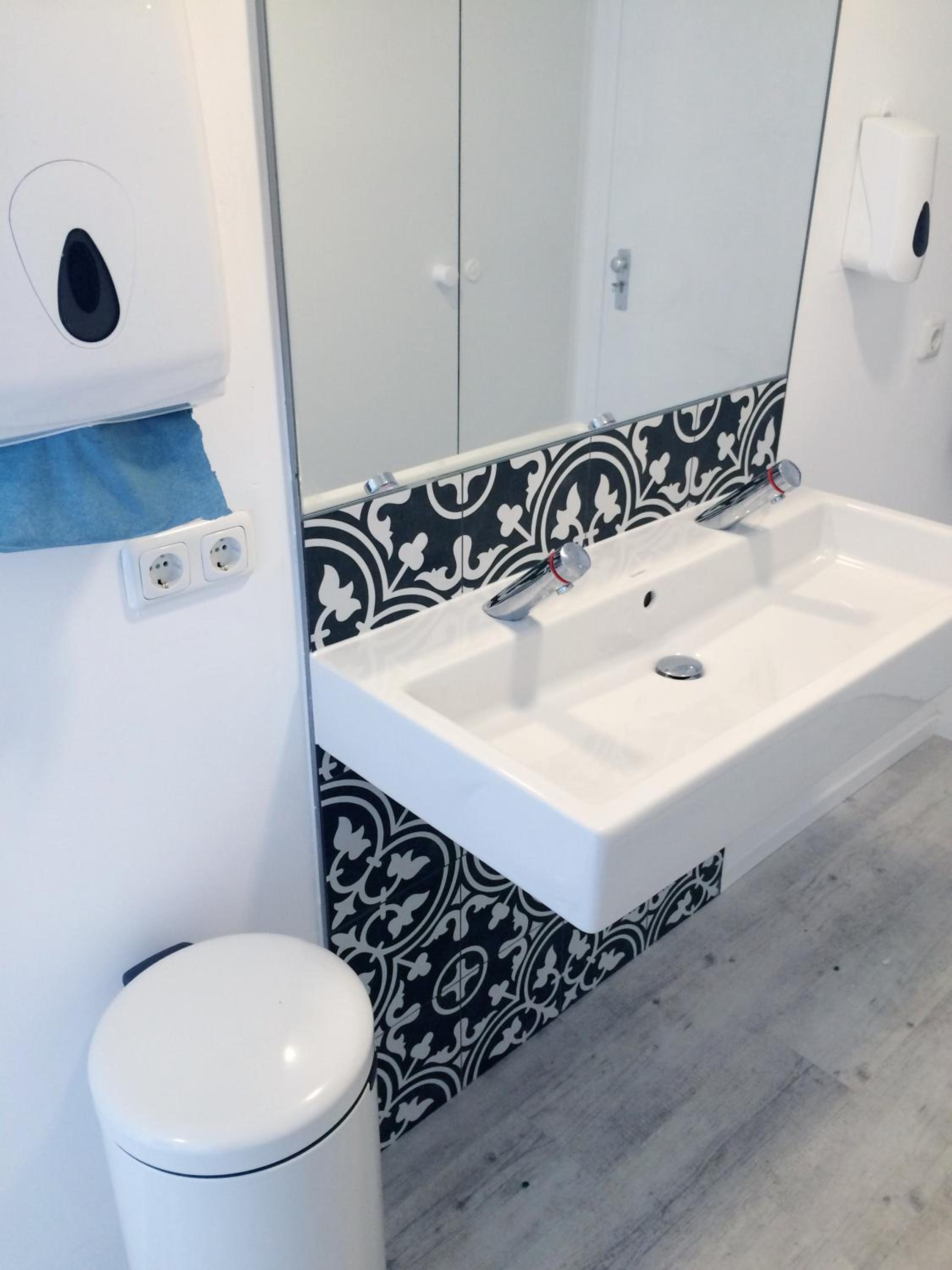Economy Quadruple Room with Private External Bathroom photo 3