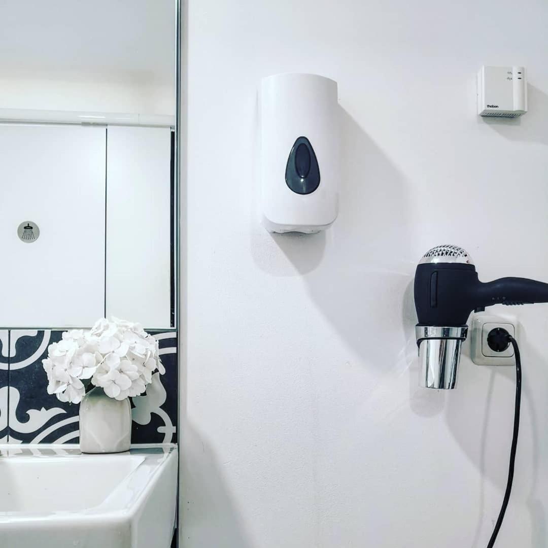 Economy Quadruple Room with Private External Bathroom photo 2