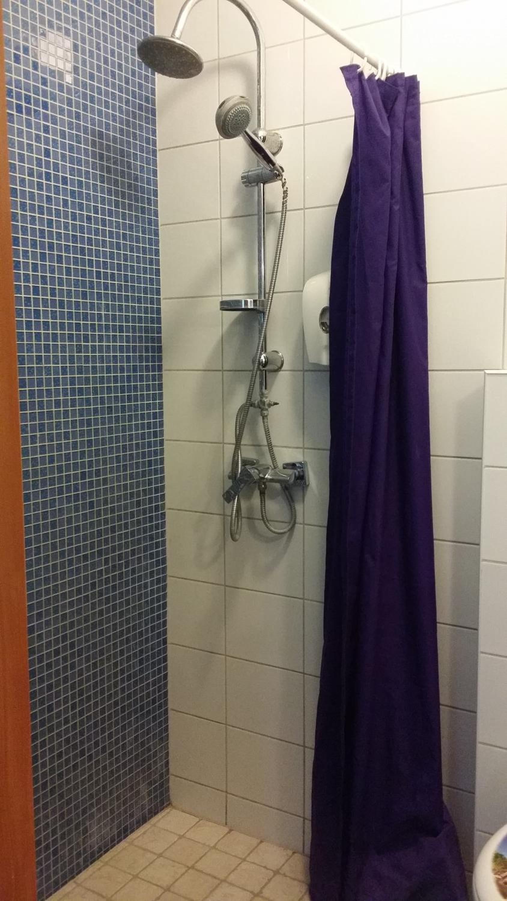 Twin Room with Private Bathroom - Photo 5