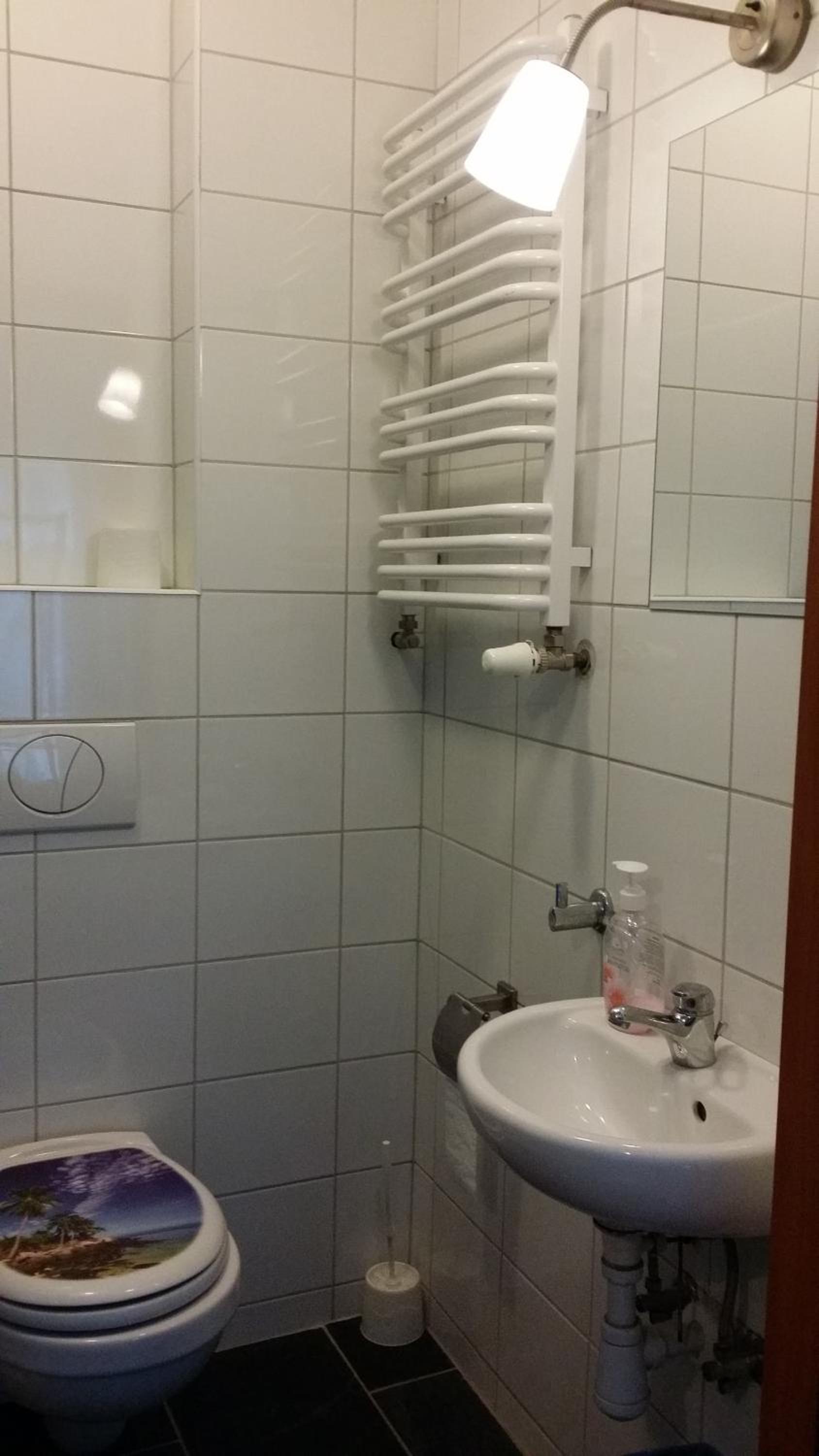 Twin Room with Private Bathroom - Photo 7