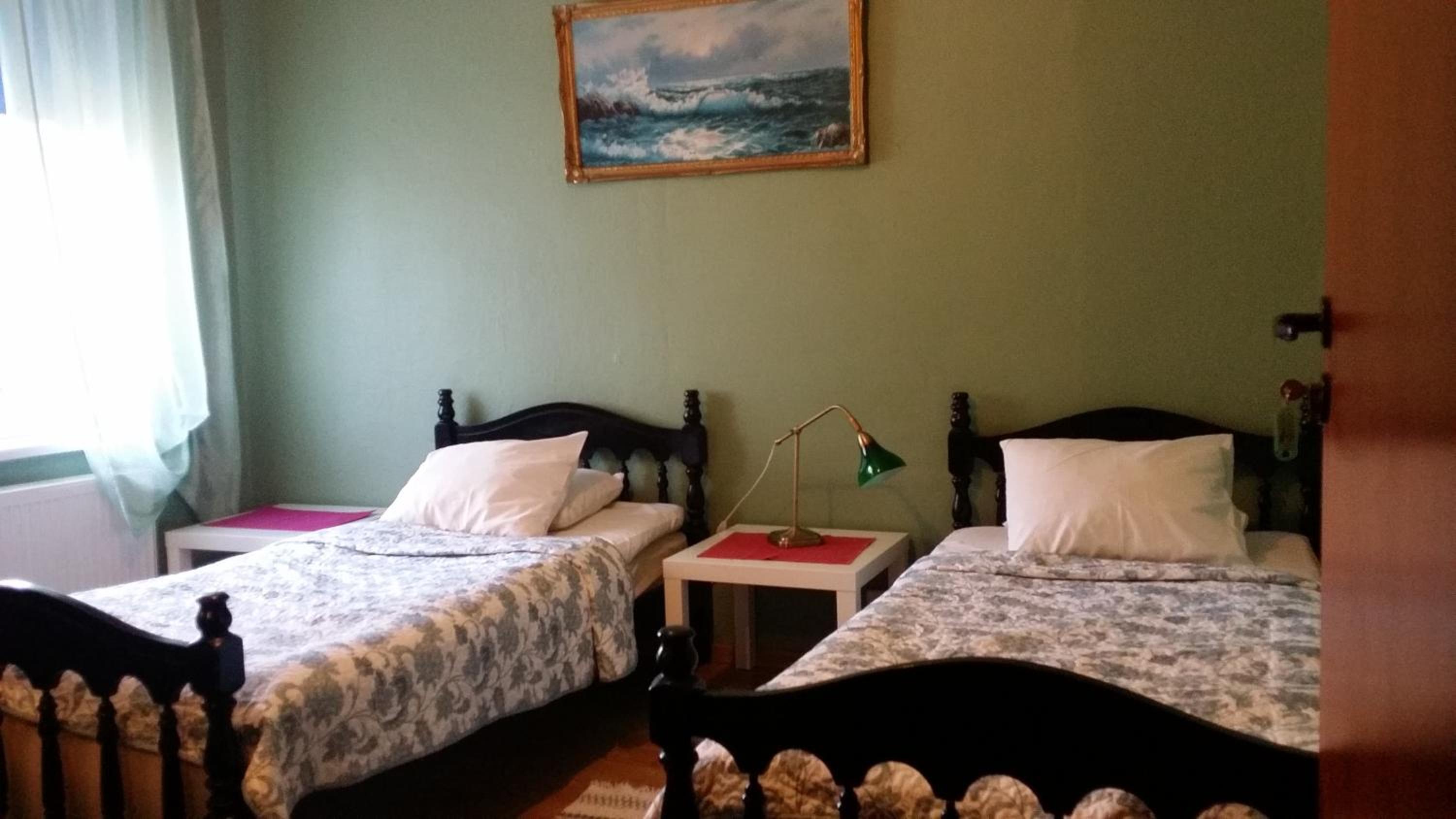 Twin Room with Private Bathroom - Photo 6