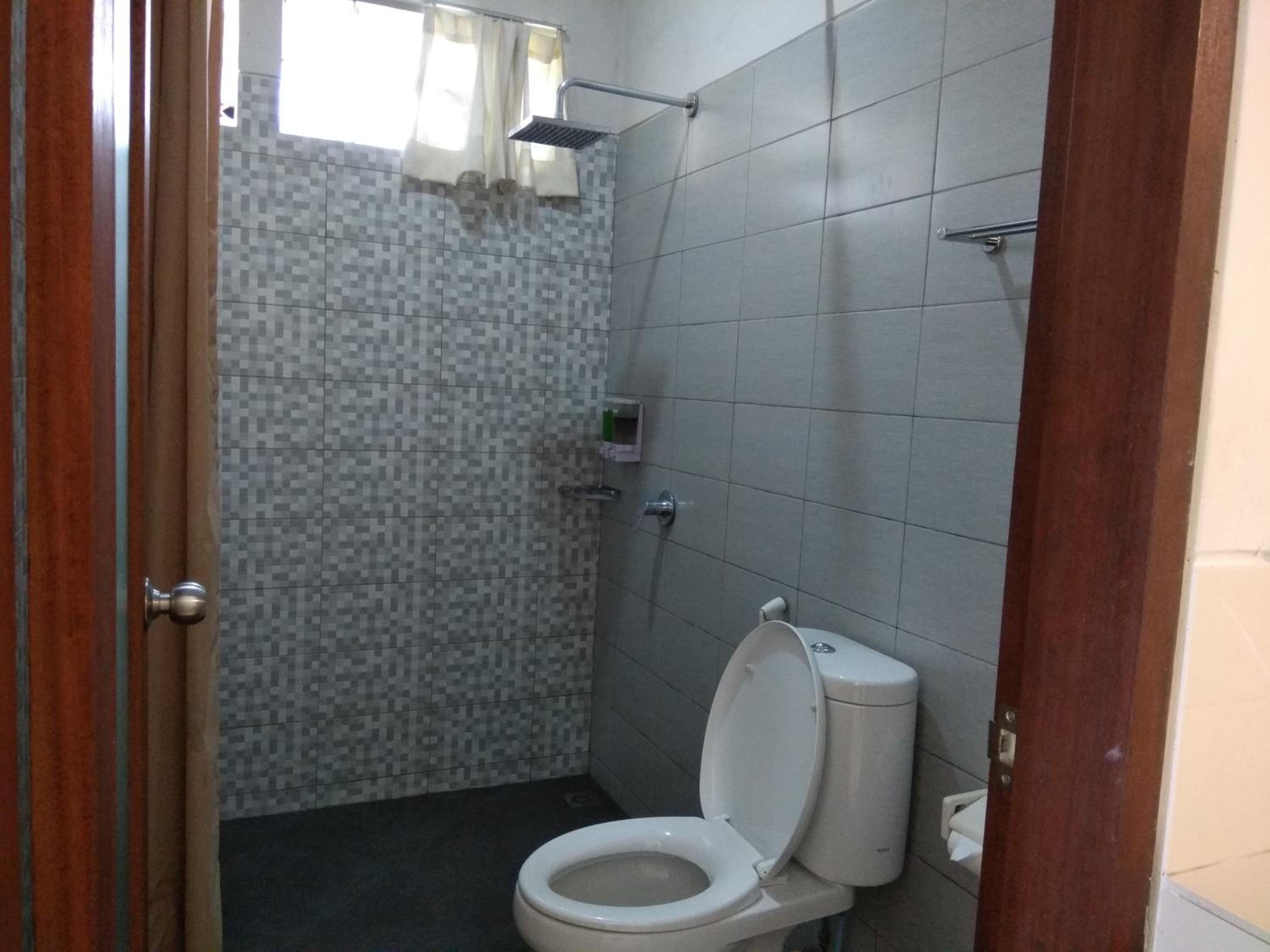 Double Room with Private Bathroom - Photo 23