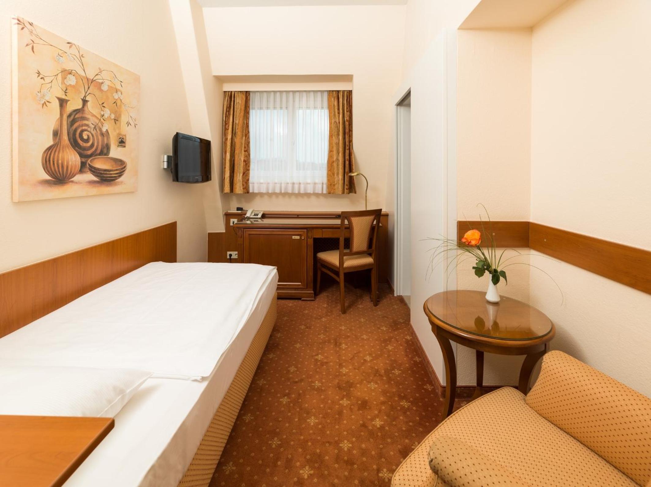 Single Room photo 2