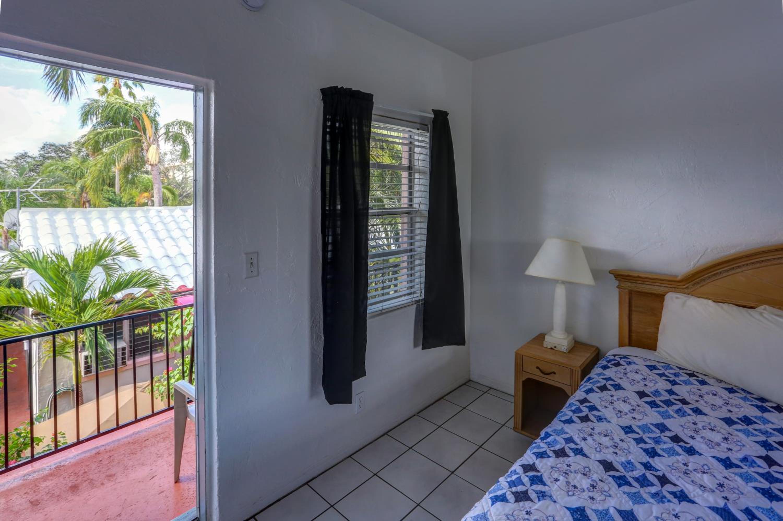 Standard Double Room - Photo 9