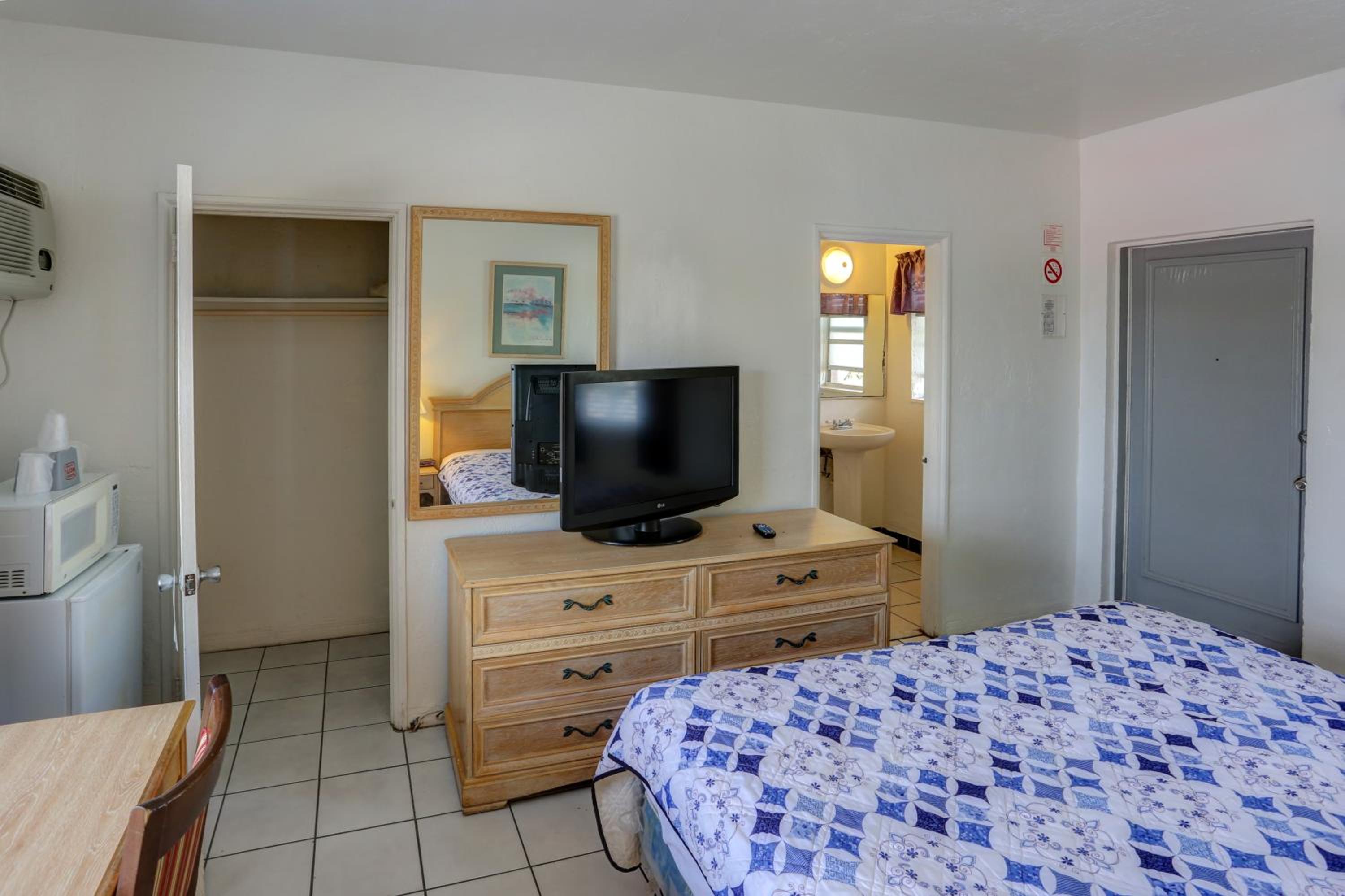 Standard Double Room - Photo 6