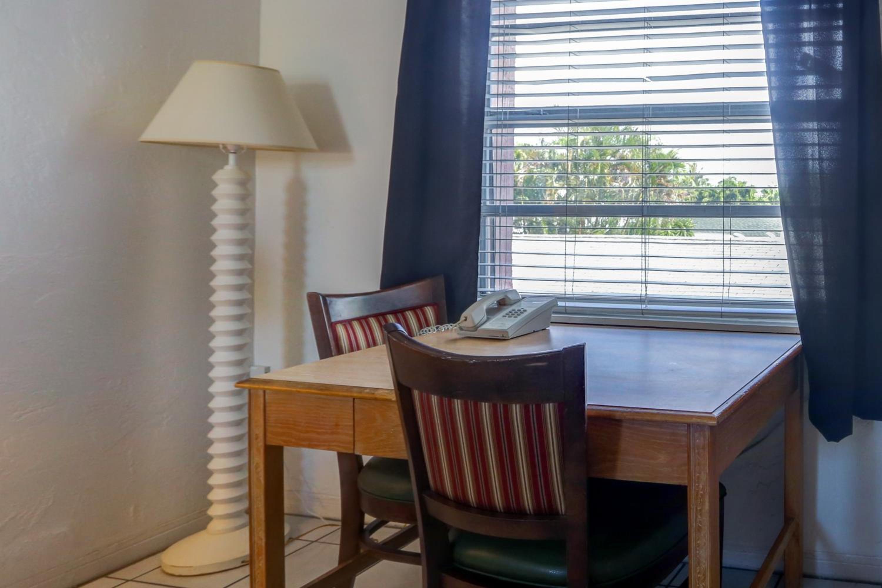 Standard Double Room - Photo 7