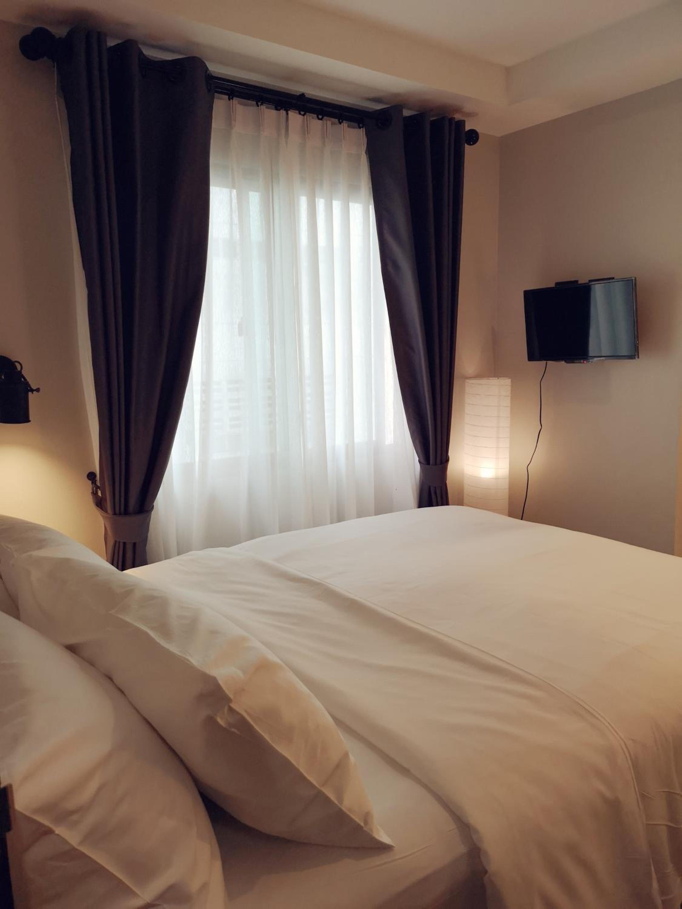 Quadruple Room with Private Bathroom - Photo 3