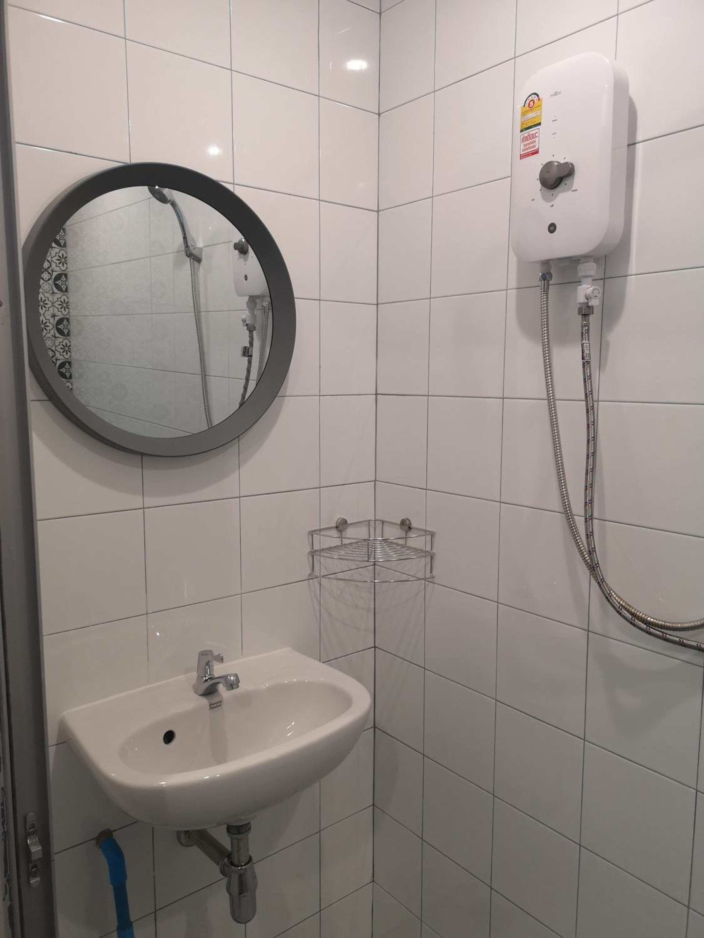 Quadruple Room with Private Bathroom - Photo 6