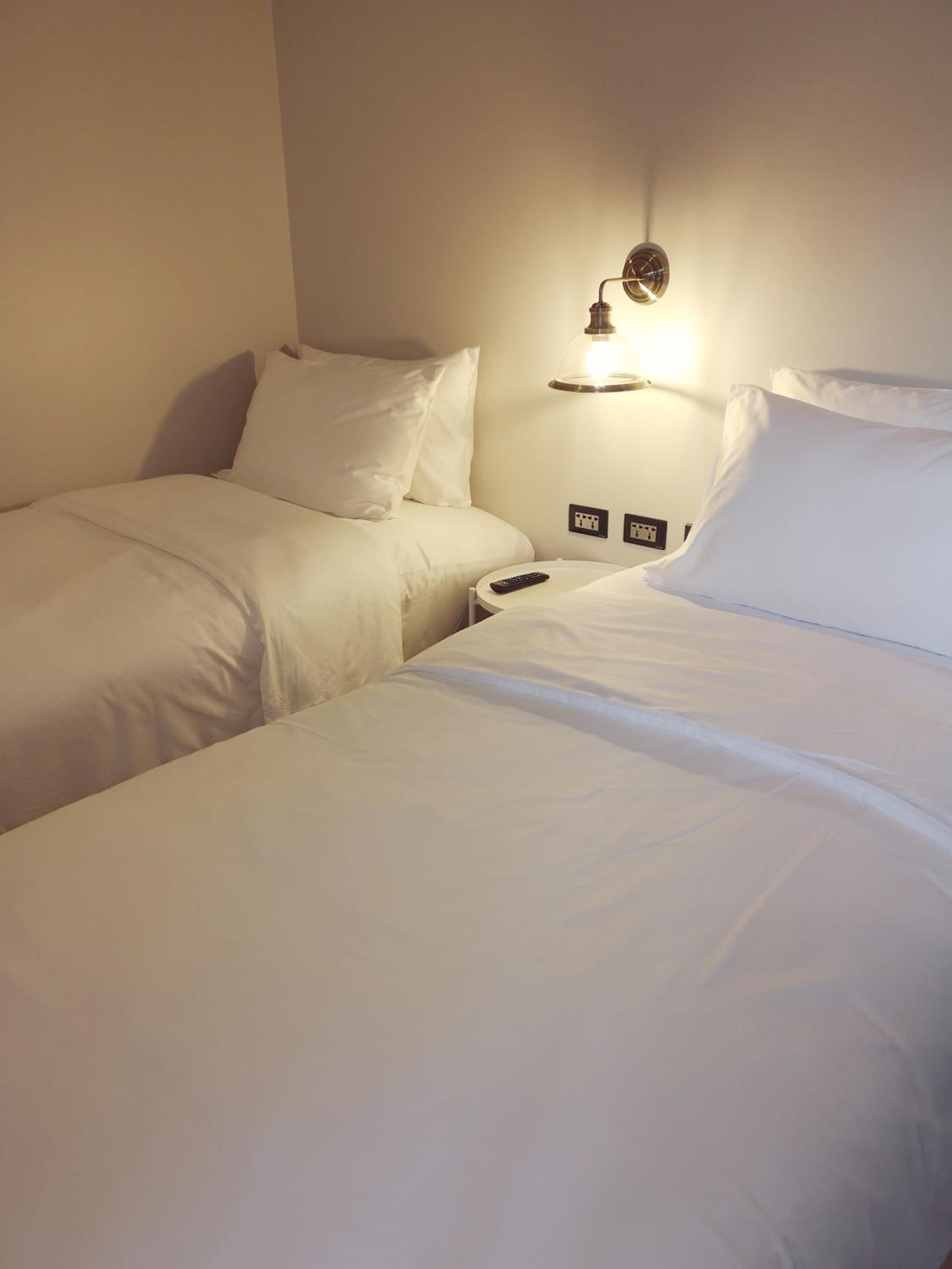Economy Twin Room - Photo 3