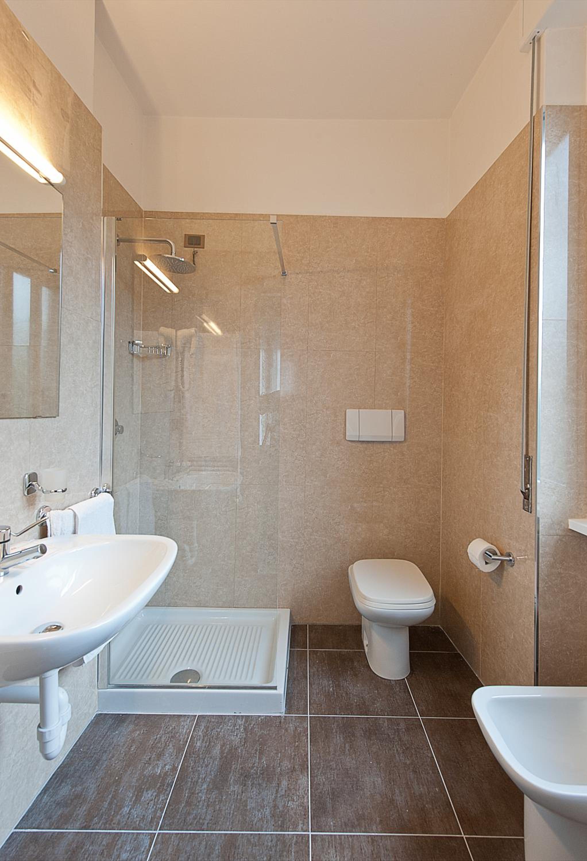Double or Twin Room with Balcony photo 3