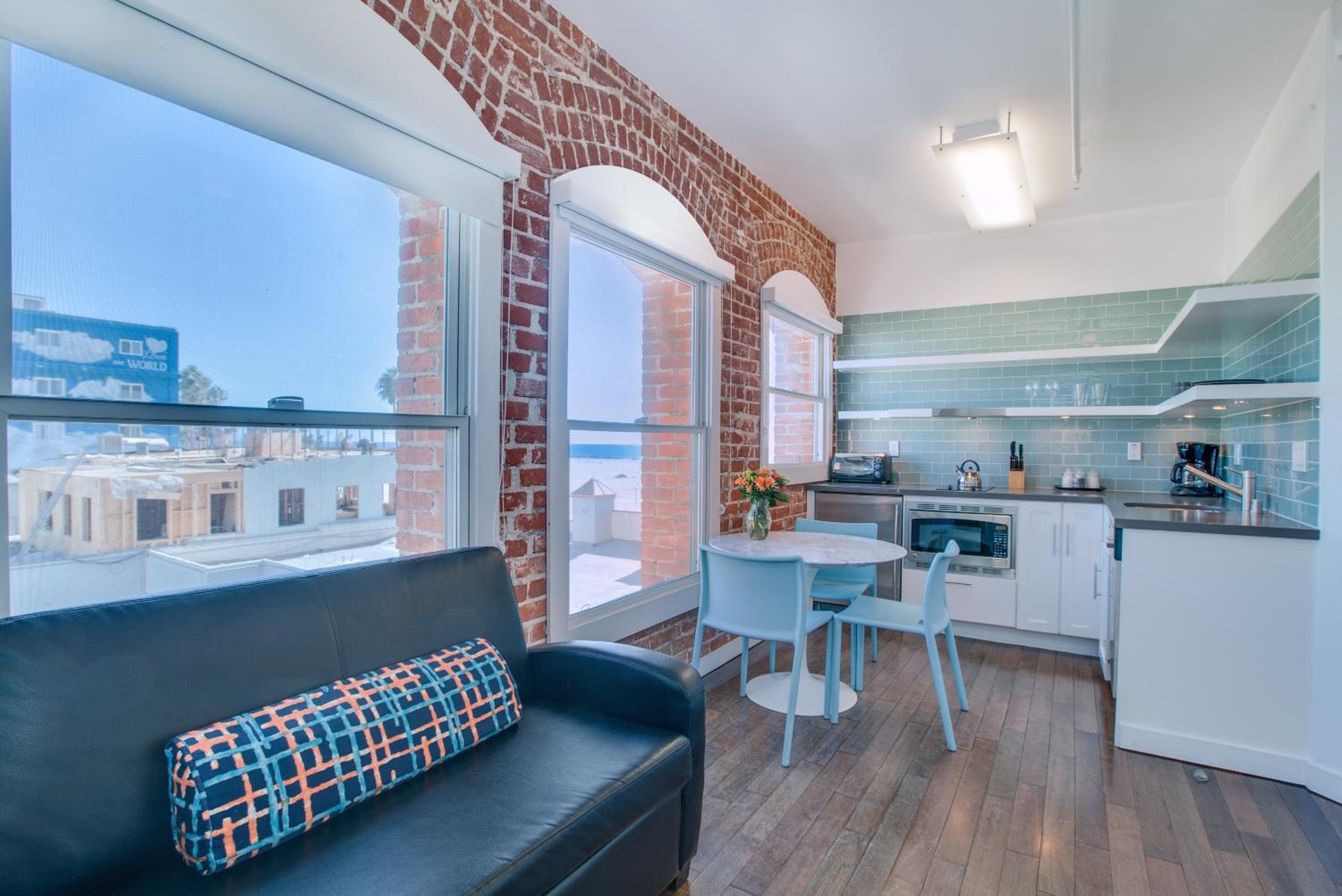 One Bedroom Suite, Partial Ocean View
