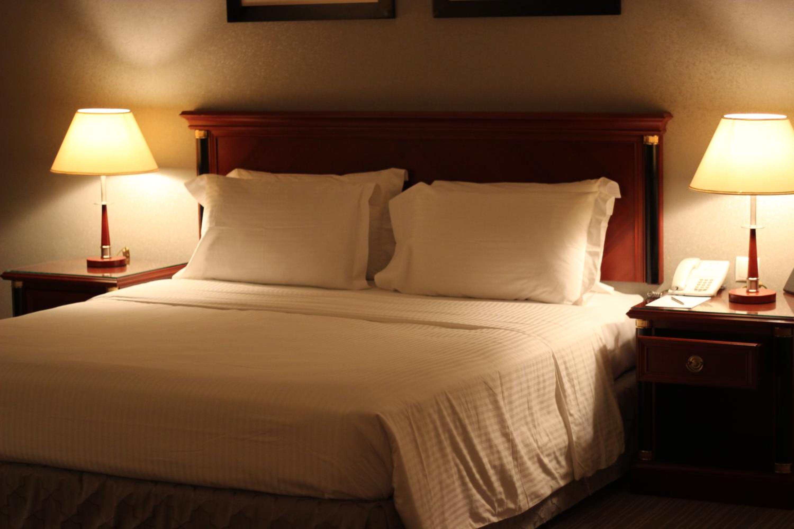 Standard King Room - Photo 6