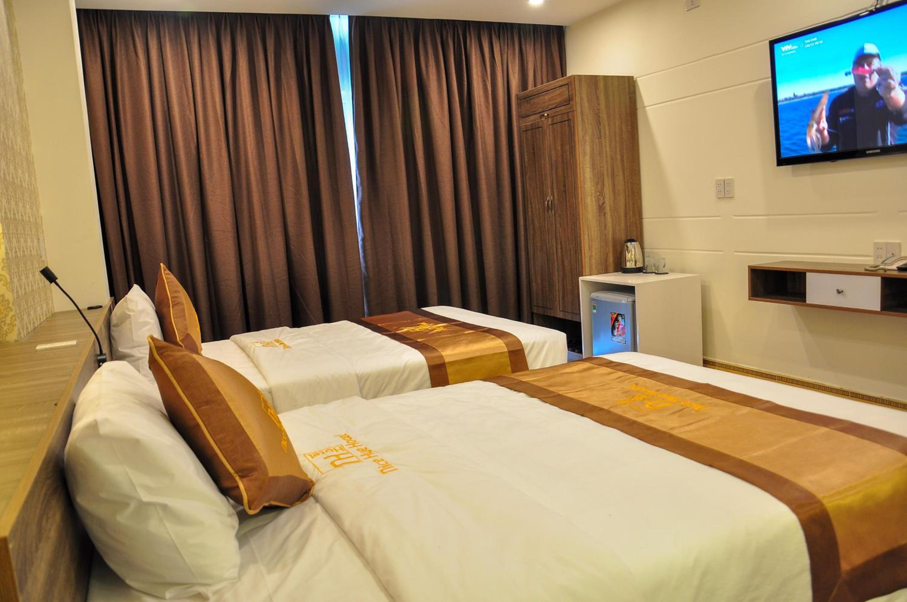 Deluxe Double or Twin Room with City View photo 3