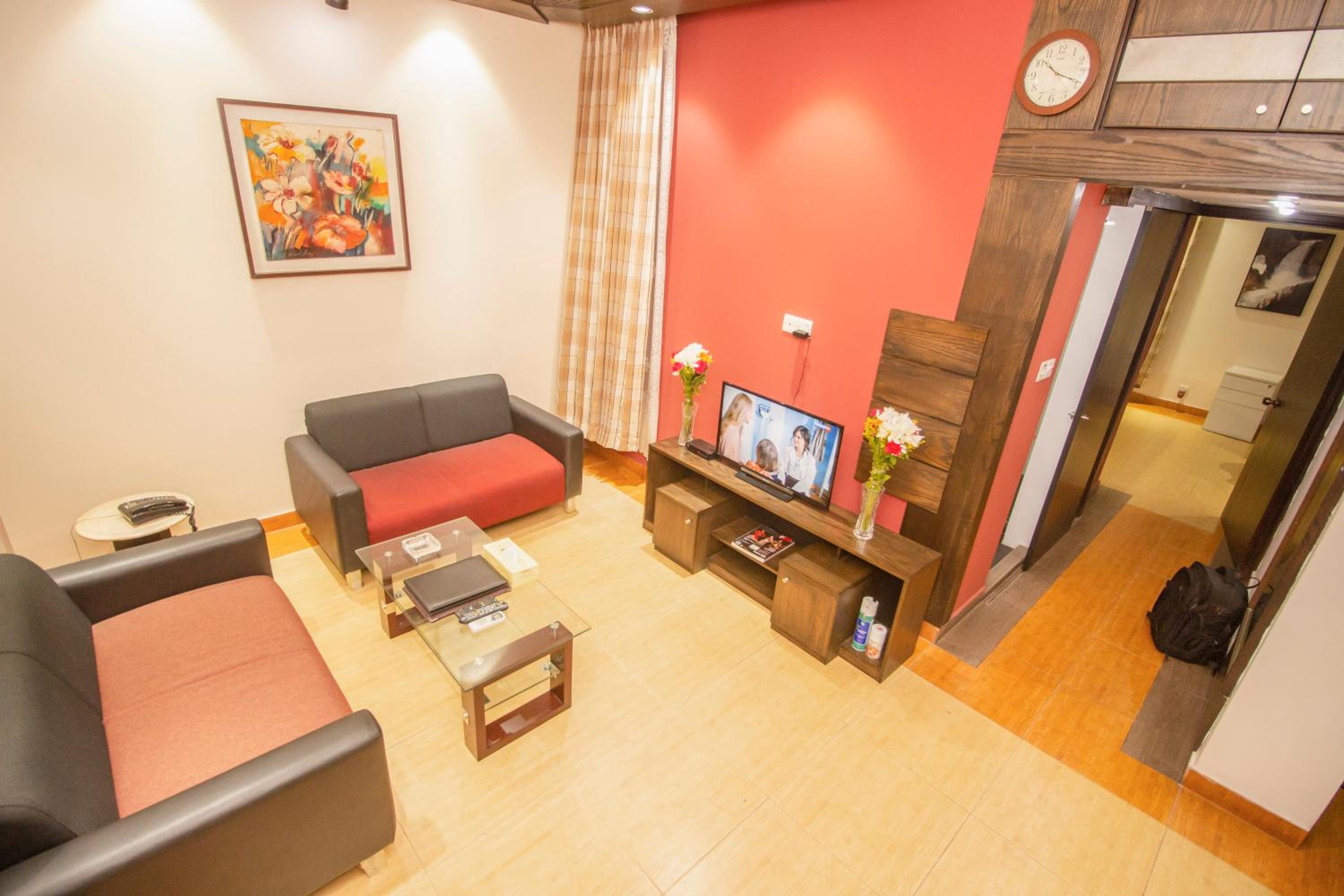 Staycation Offer - Deluxe Queen Suite With One Major Meal photo 1