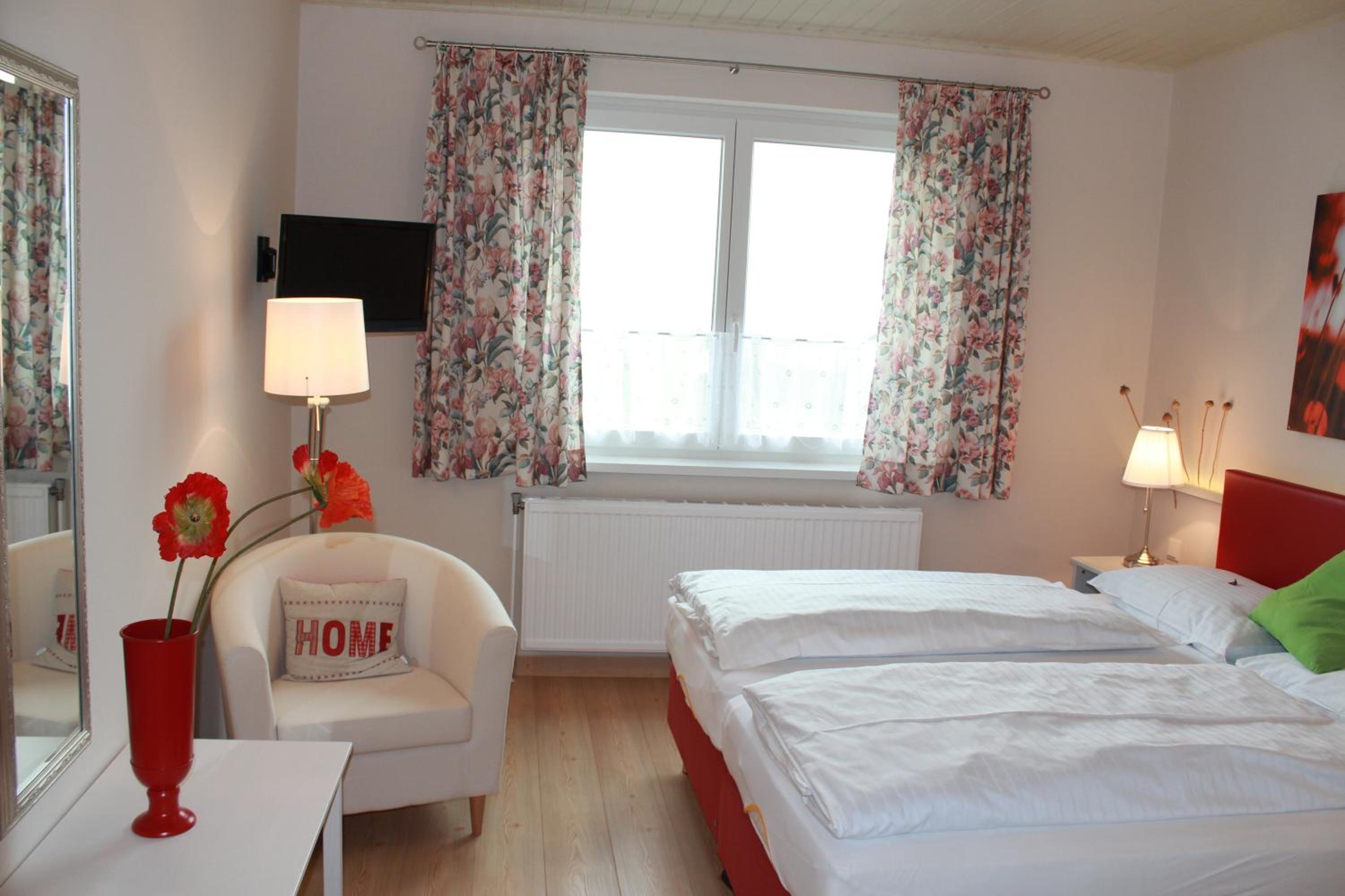 Double or Twin Room - Photo 4