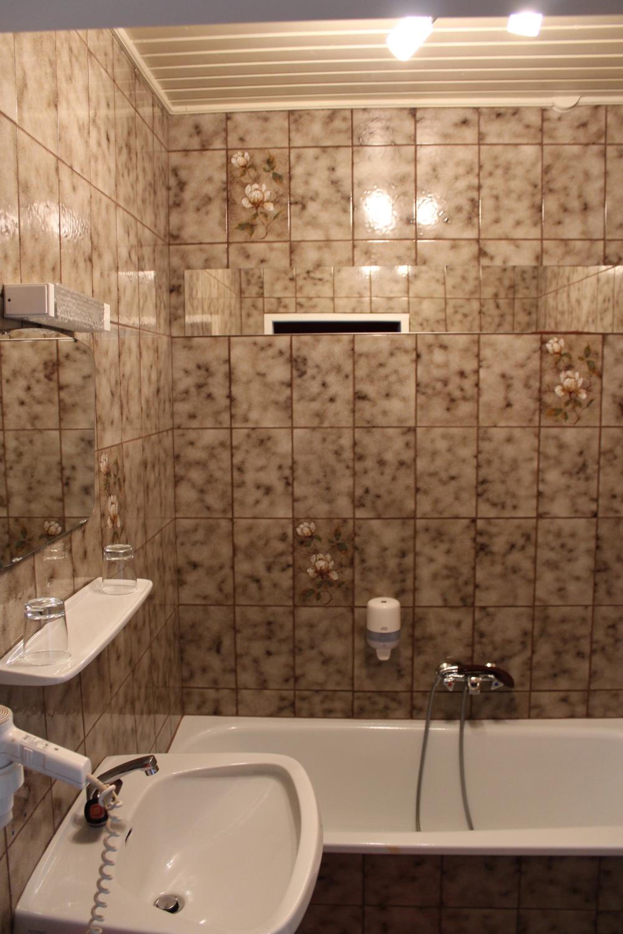 Double or Twin Room - Photo 6