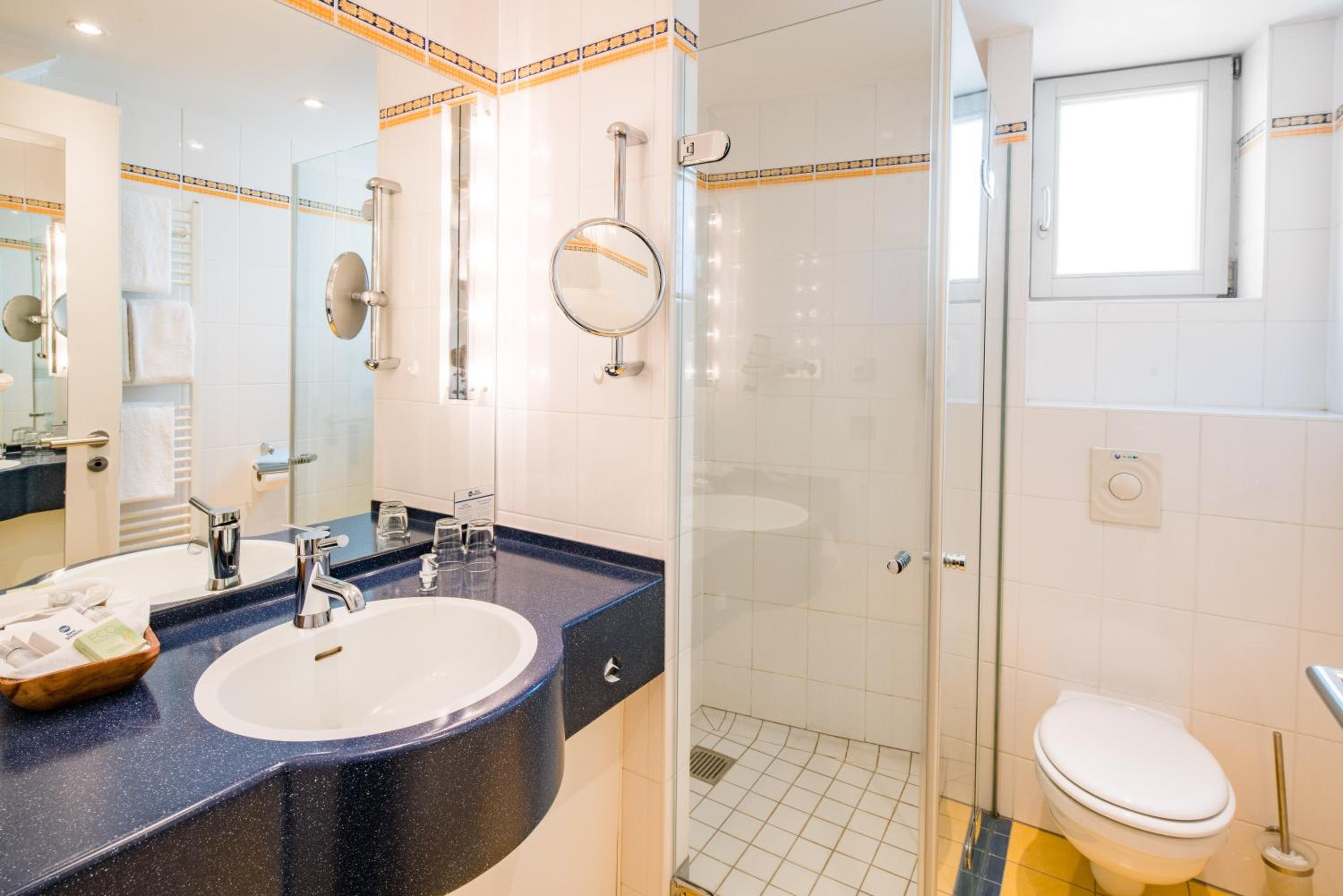 Business Double Room thumbnail 6