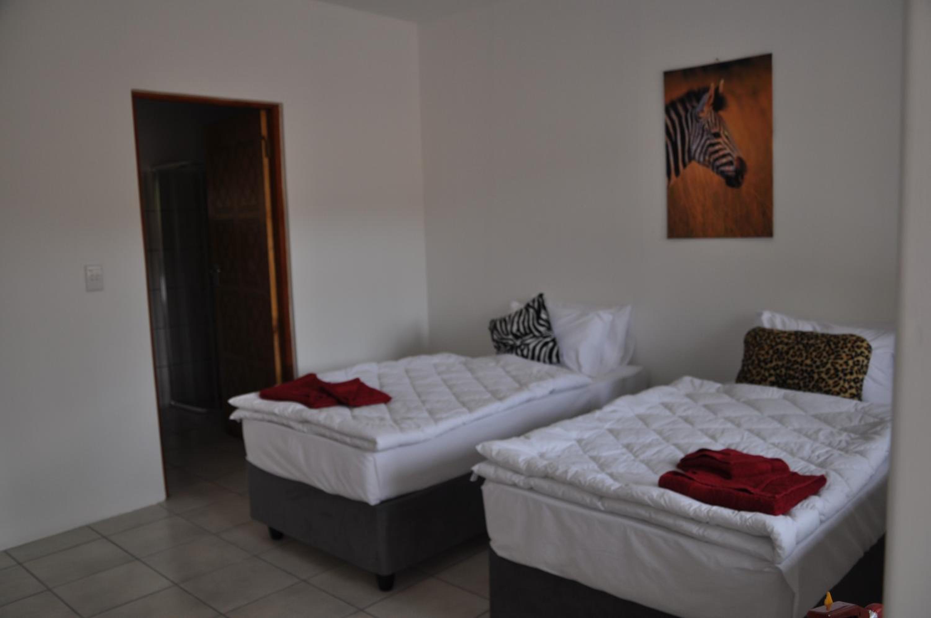 Luxury Twin Room - Photo 13