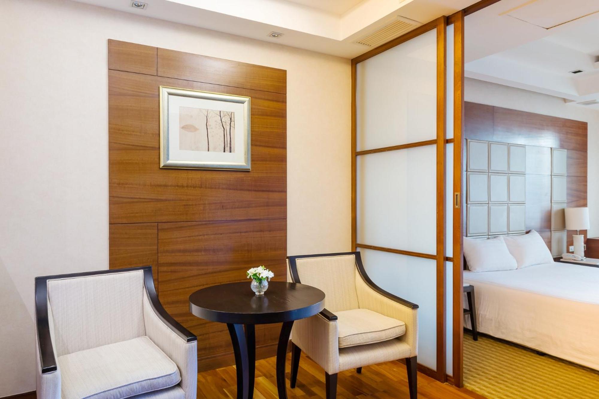 Executive Suite with Spa Bath photo 3