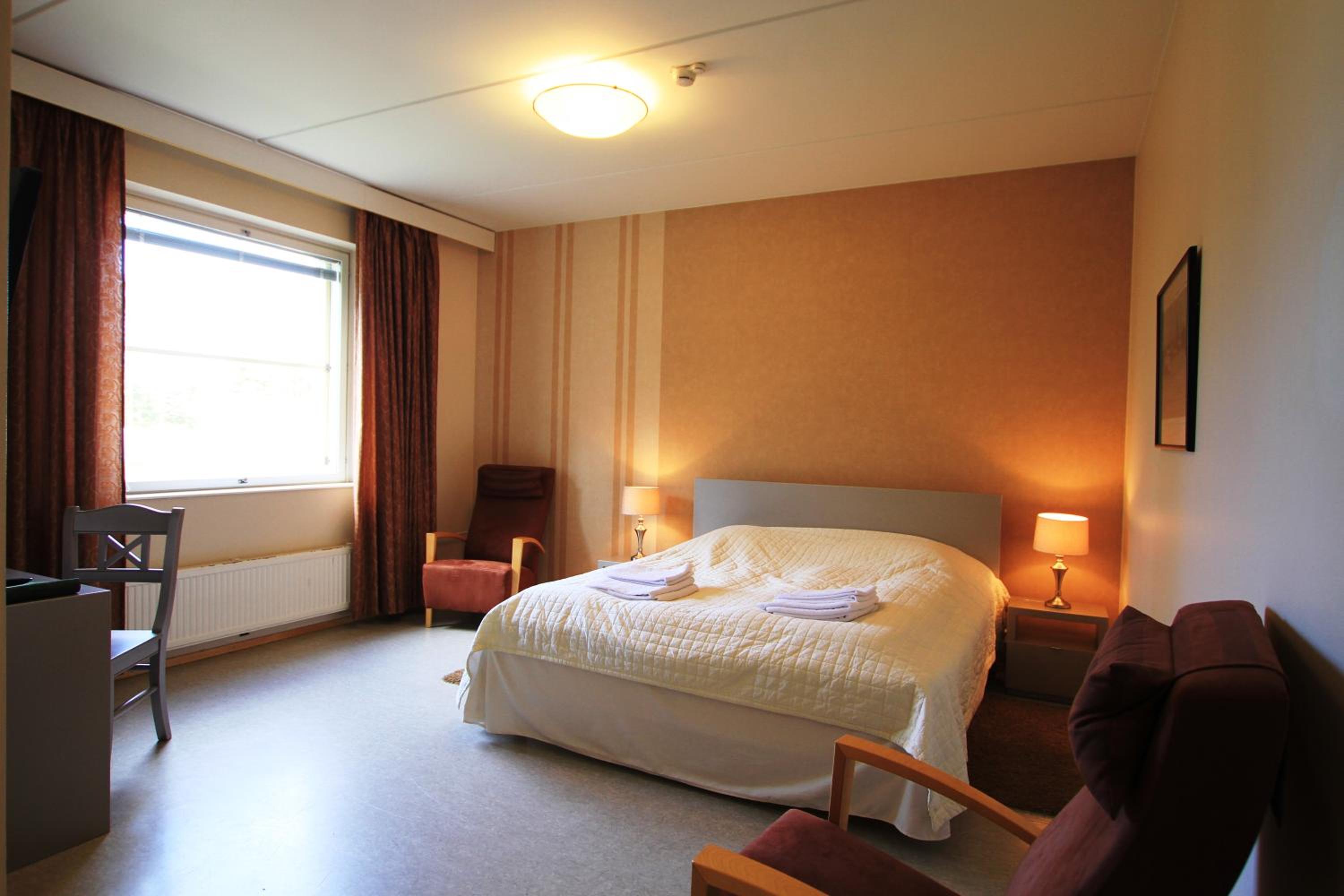 Standard Twin Room - Photo 5