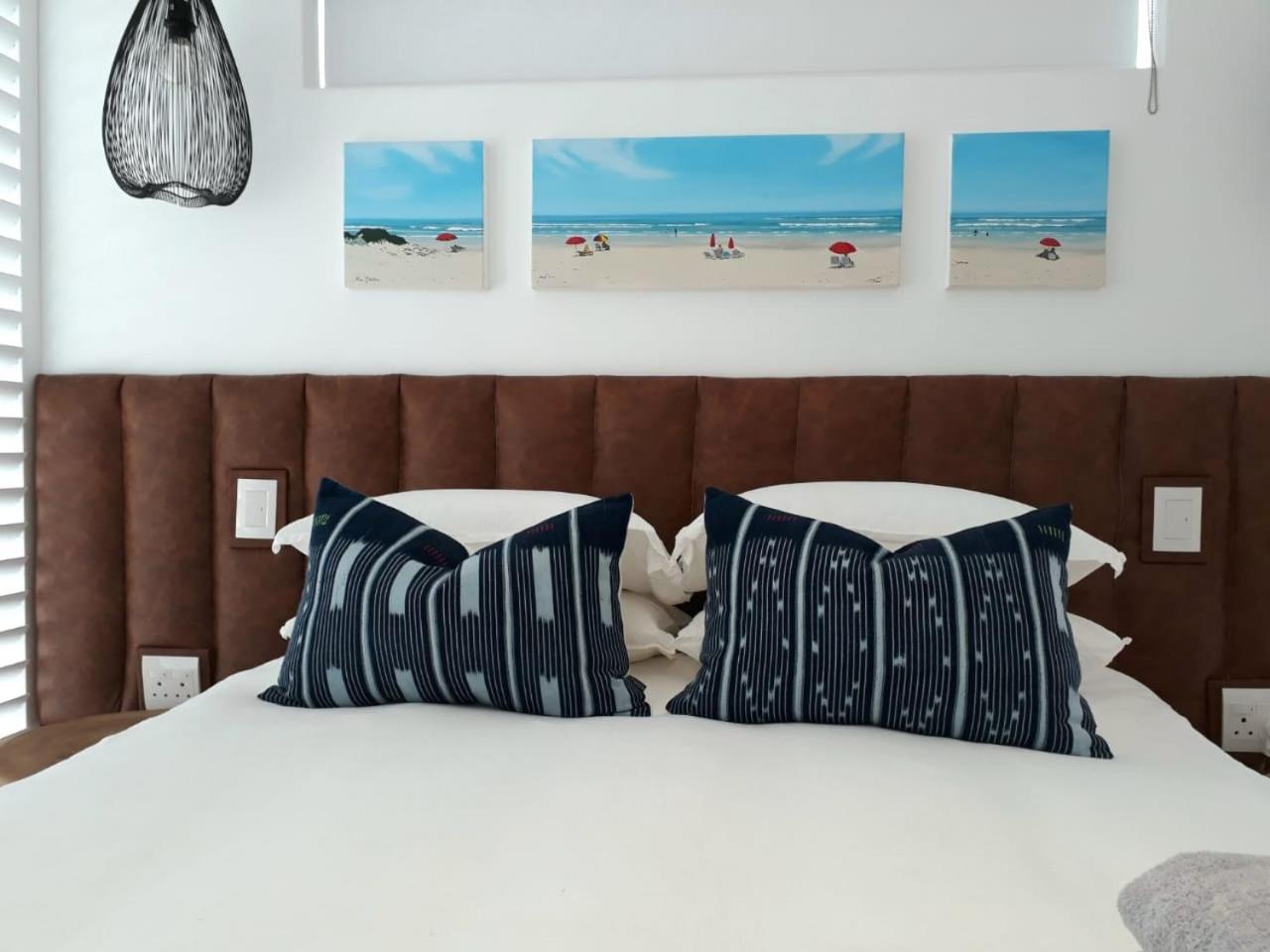 Two-Bedroom House - Photo 40