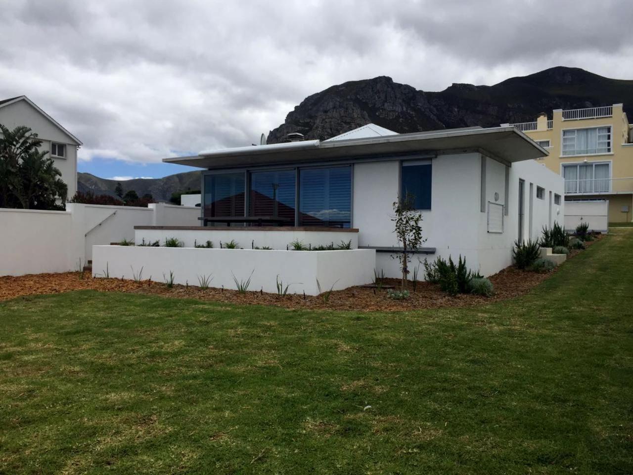 Two-Bedroom House - Photo 29