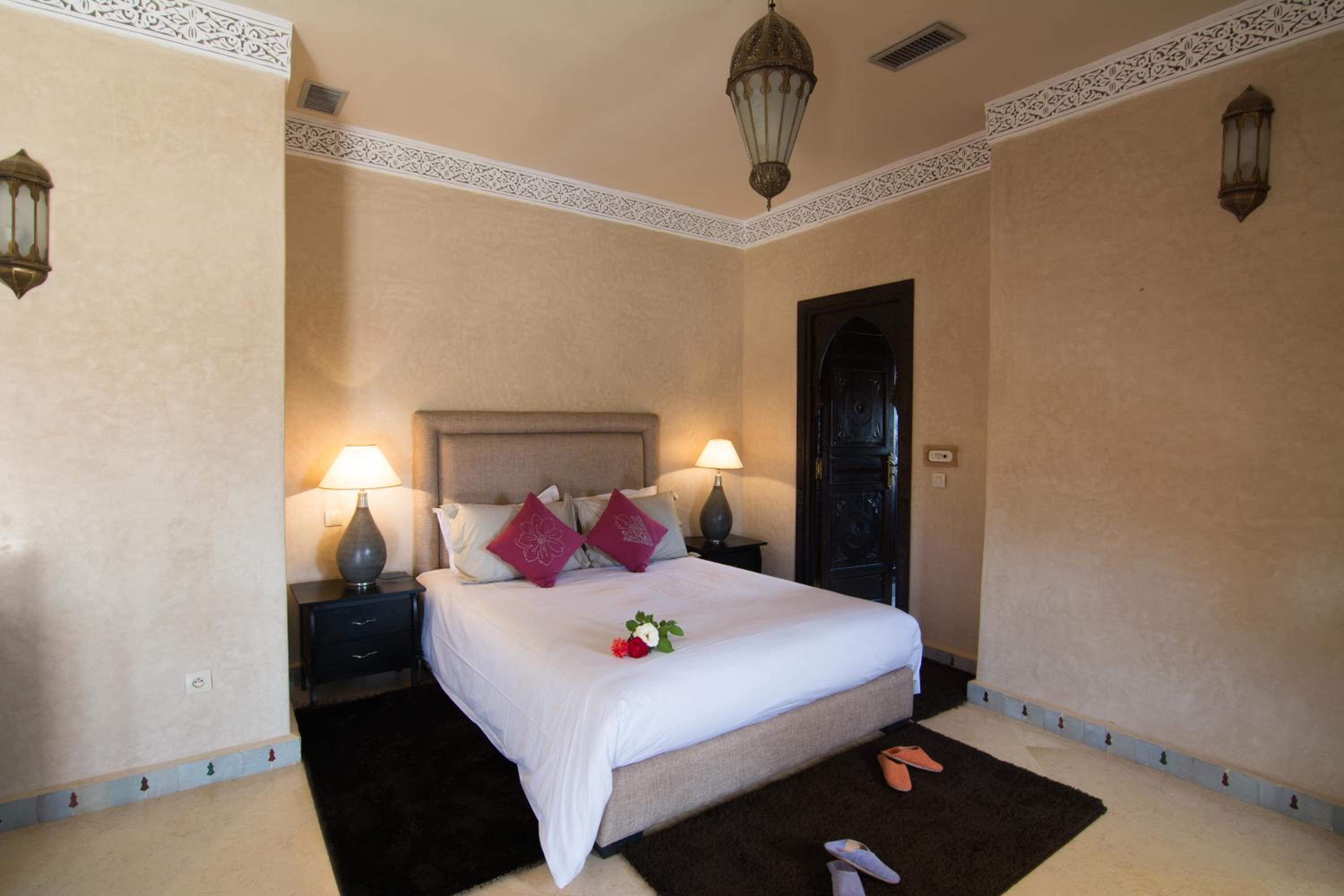 Three-Bedroom Villa - Photo 5