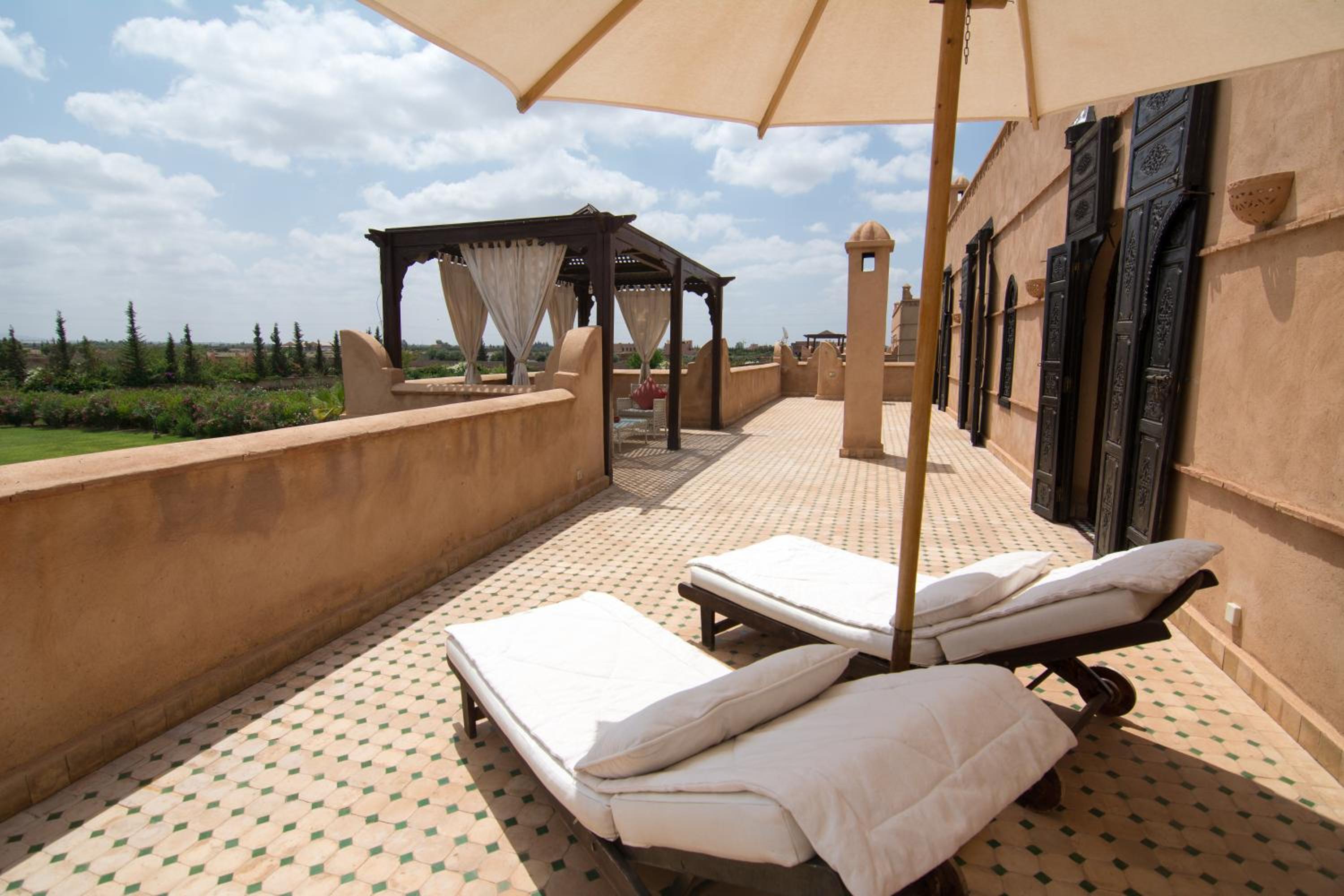Three-Bedroom Villa - Photo 4