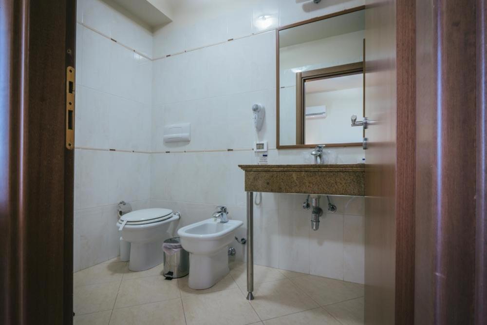 Double or Twin Room - Photo 7