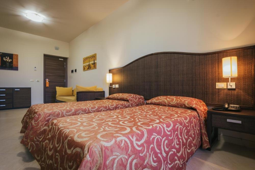 Double or Twin Room - Photo 6