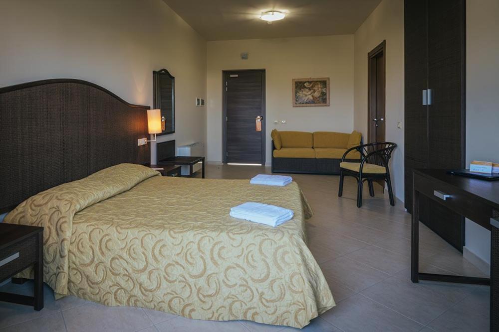Double or Twin Room - Photo 1