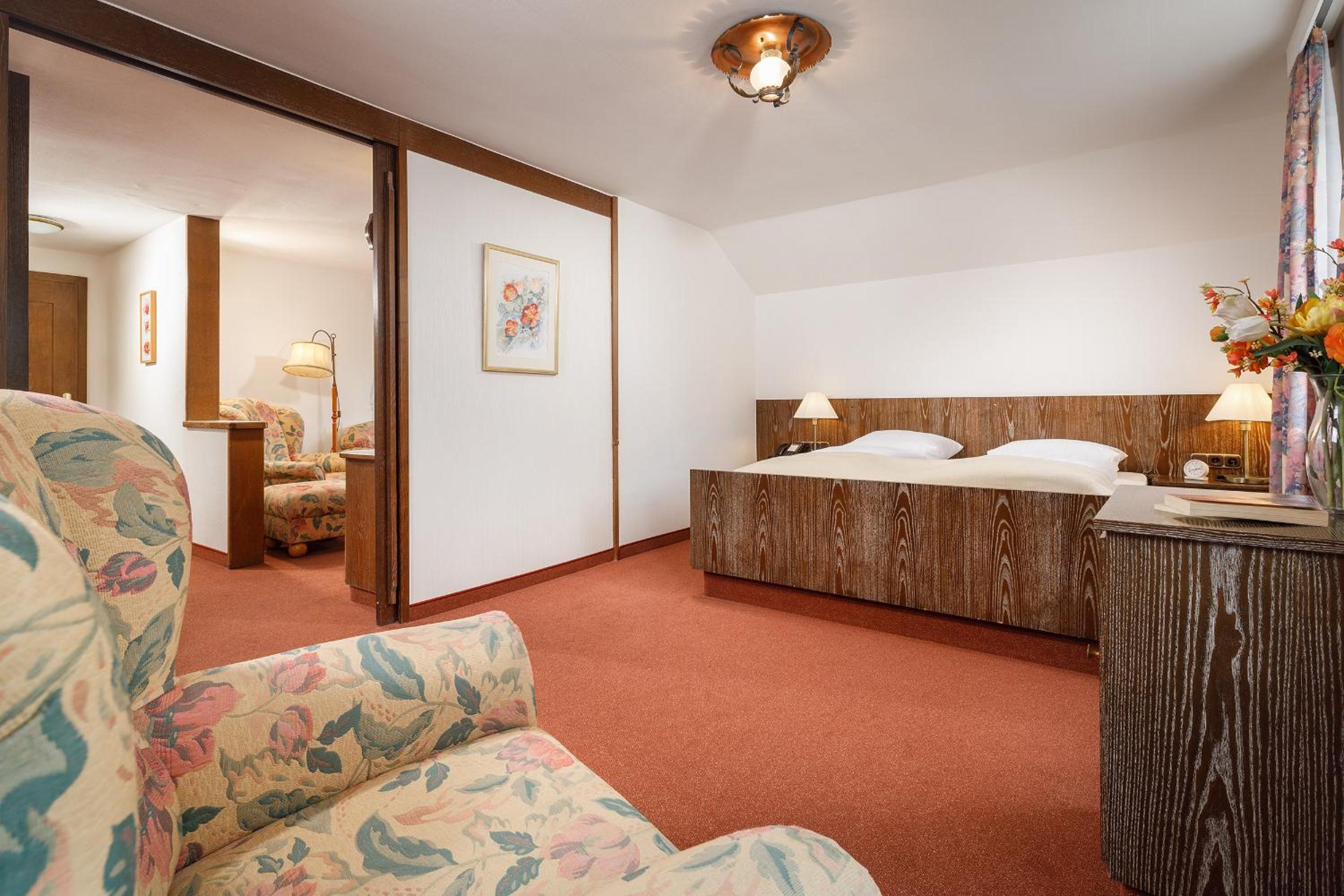 Deluxe Double Room with Balcony - Photo 3
