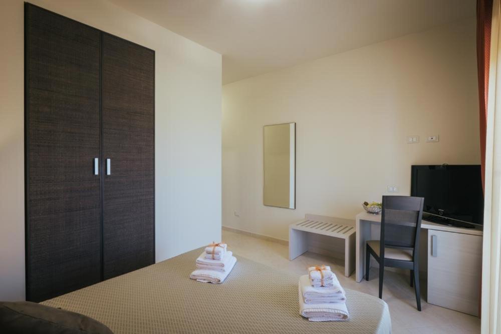 Deluxe Queen Room - Photo 6