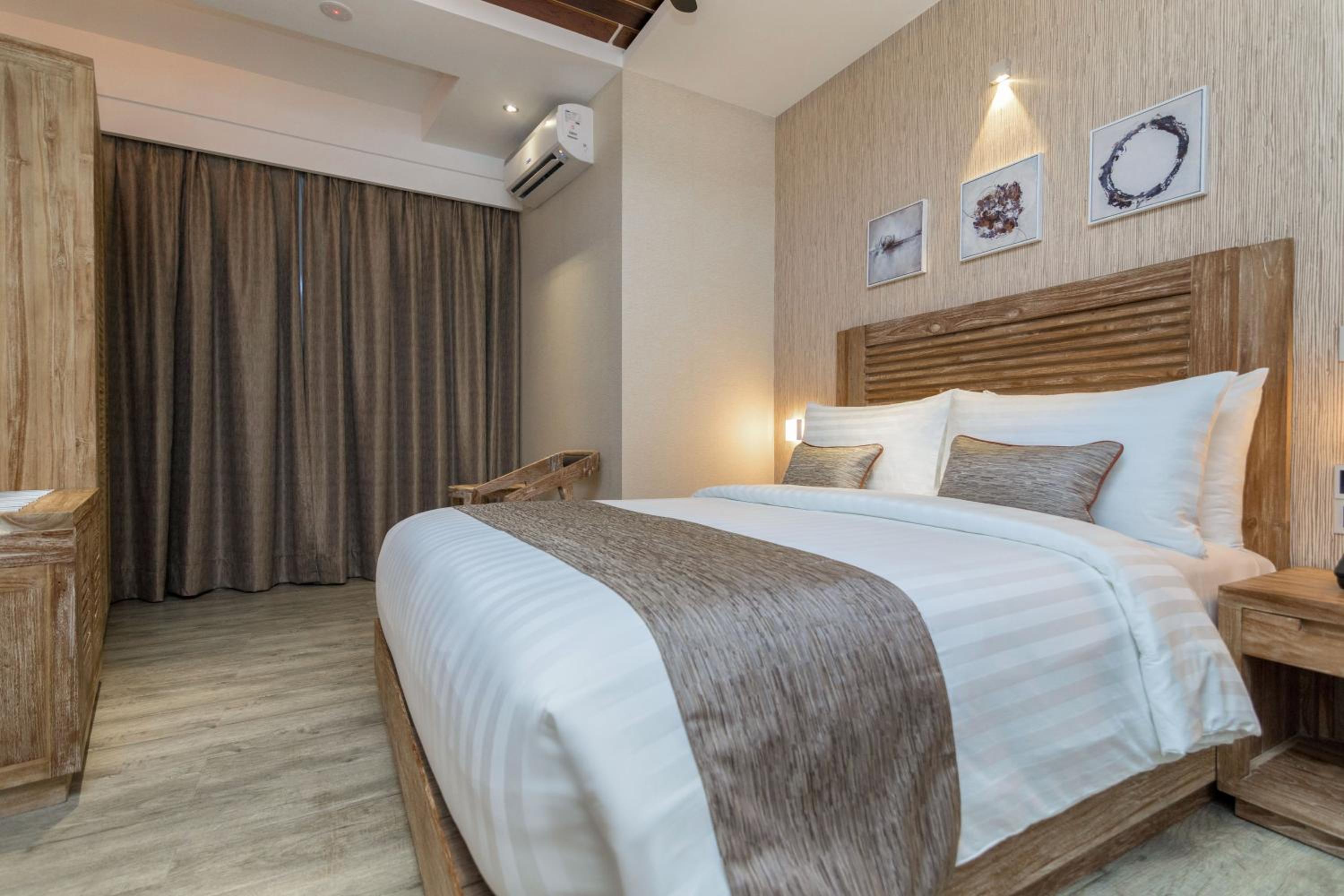 Super Deluxe Double with Ocean View and Balcony (Free Return Airport Transfer) - Photo 11