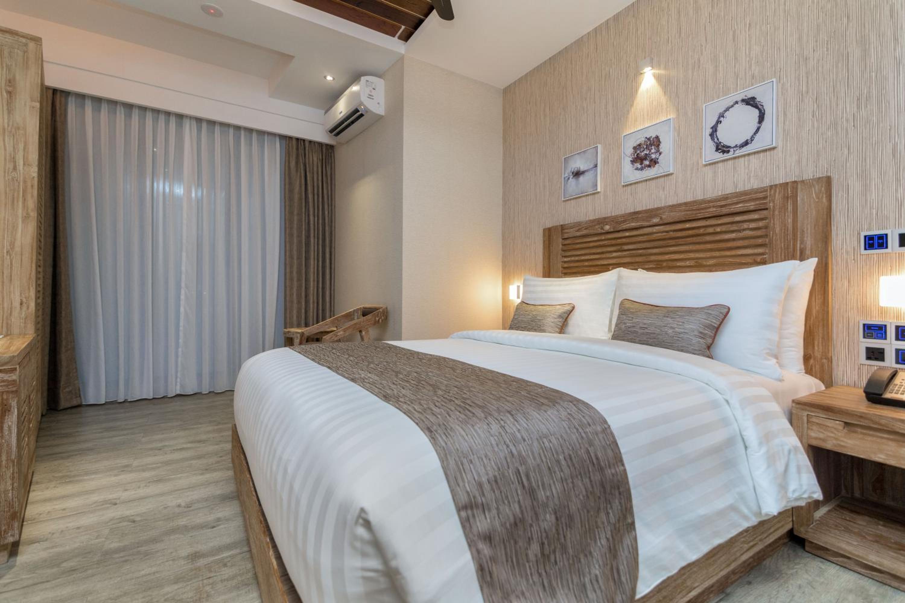 Super Deluxe Double with Ocean View and Balcony (Free Return Airport Transfer) - Photo 10