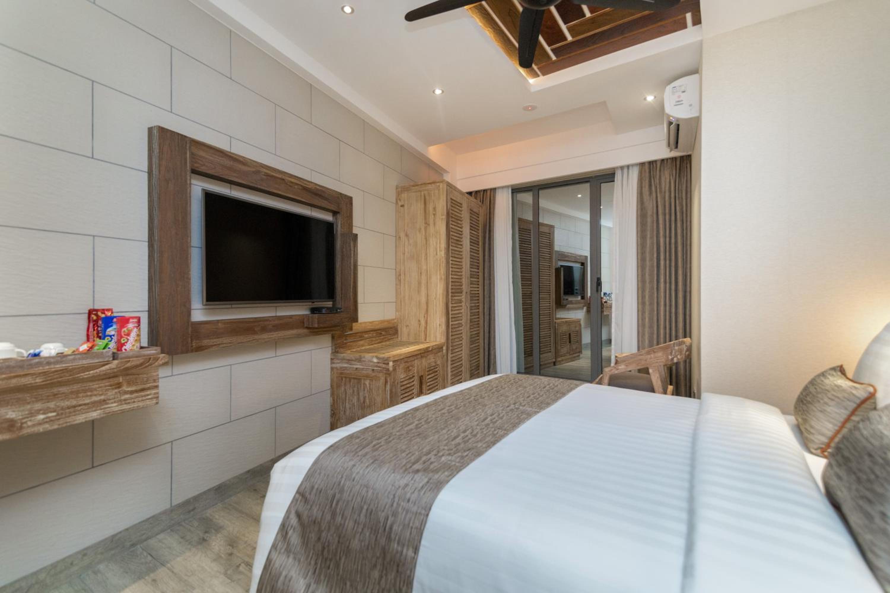 Super Deluxe Double with Ocean View and Balcony (Free Return Airport Transfer) - Photo 9