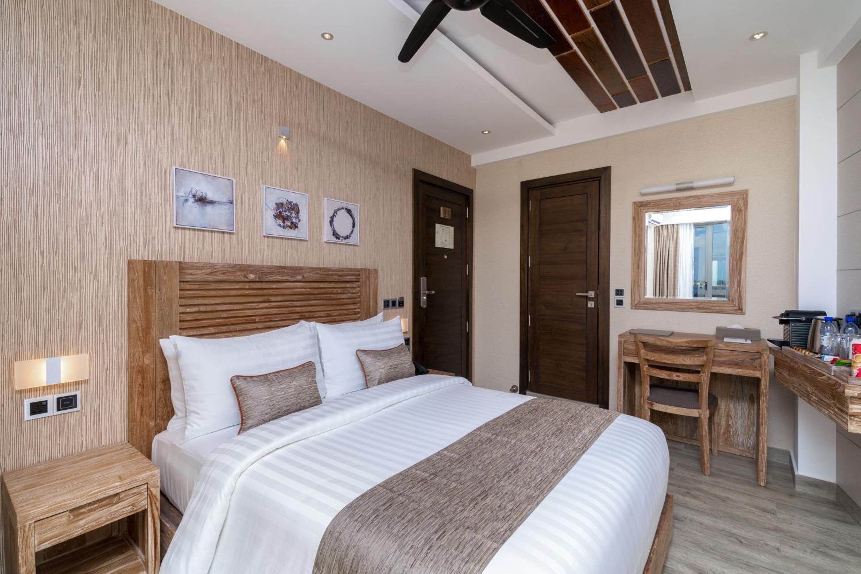 Super Deluxe Double with Ocean View and Balcony (Free Return Airport Transfer) - Photo 6
