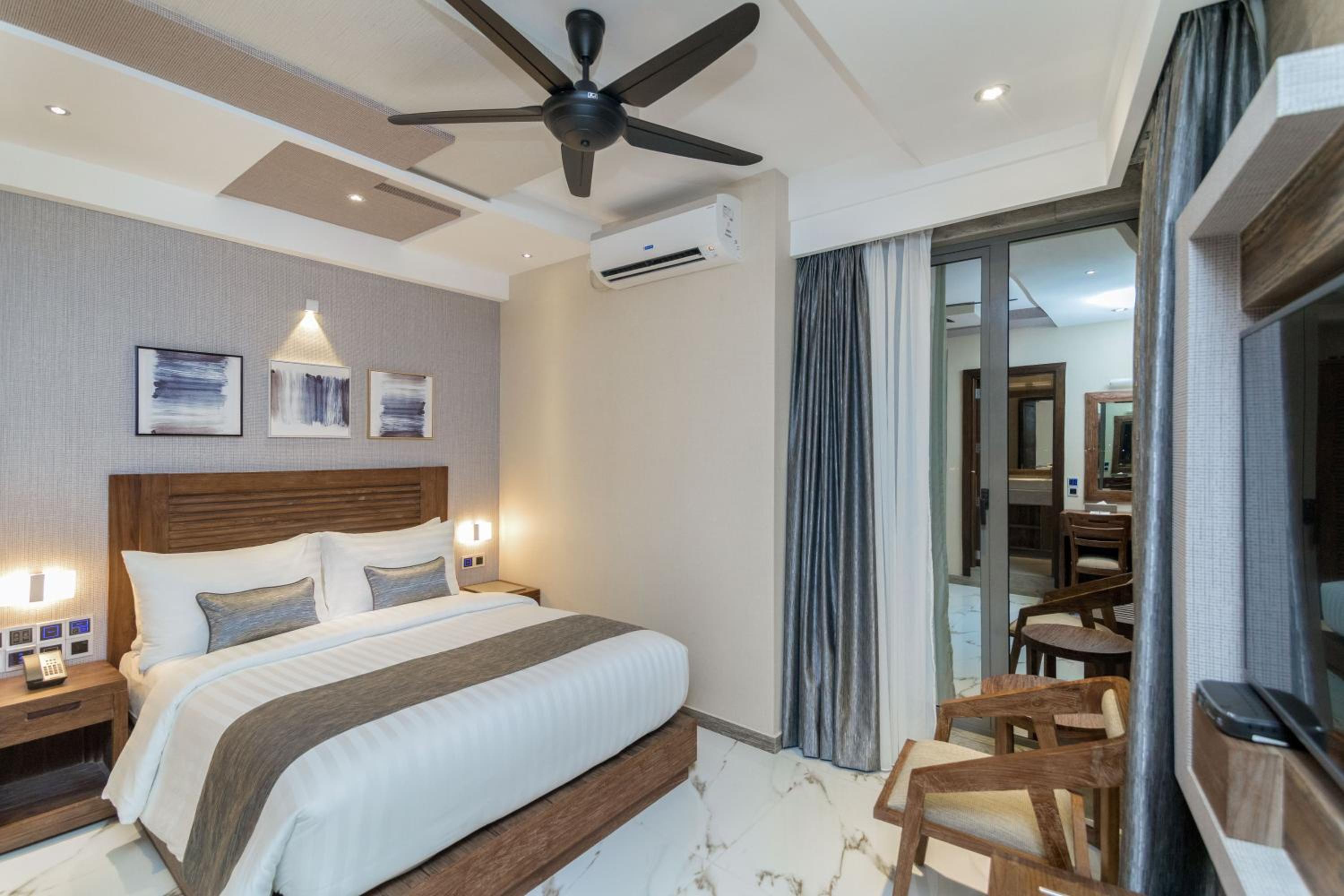 Executive Suite with Balcony (Free Return Airport Transfer) - Photo 5