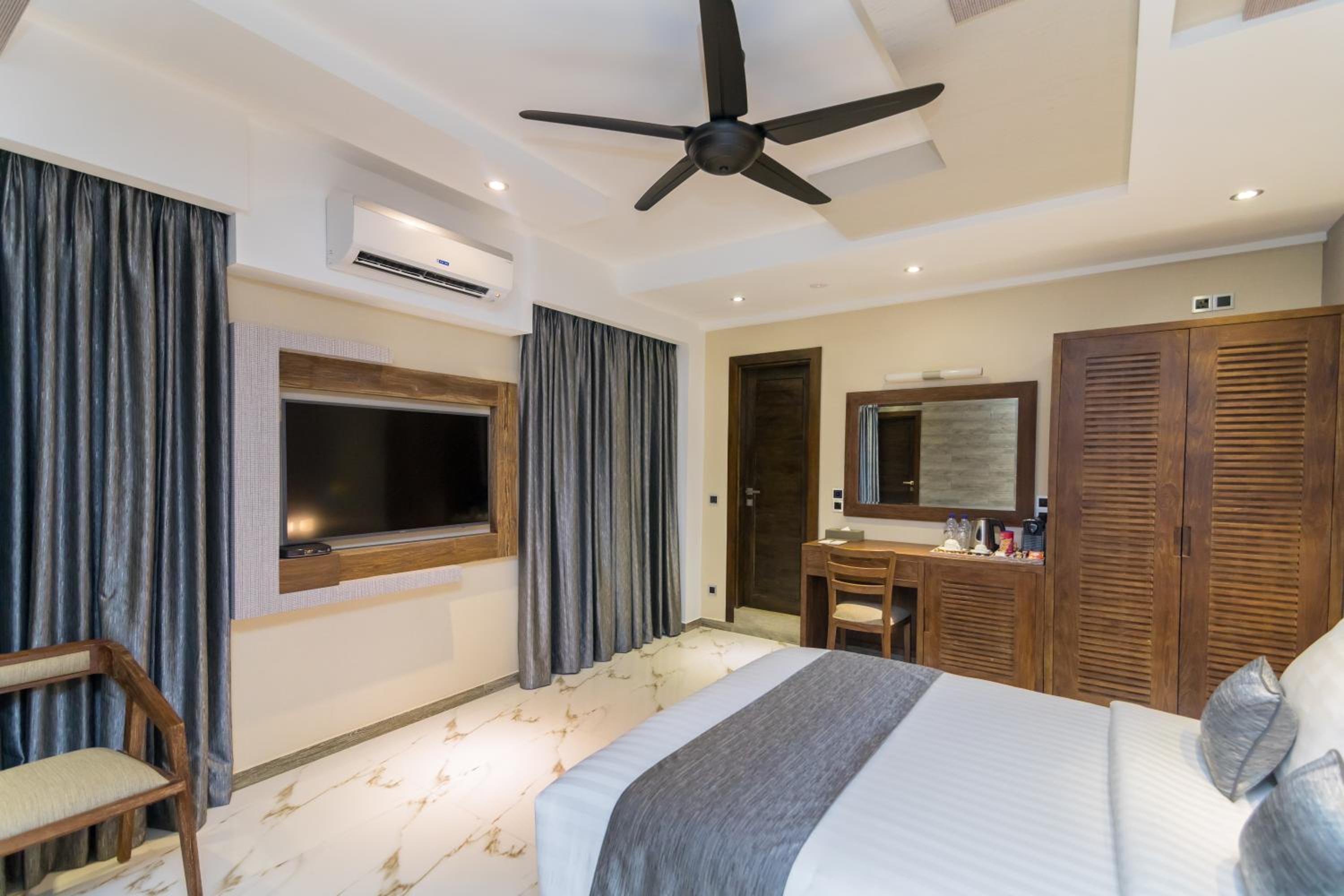 Samann Suite with Balcony (Free Return Airport Transfer) - Photo 9