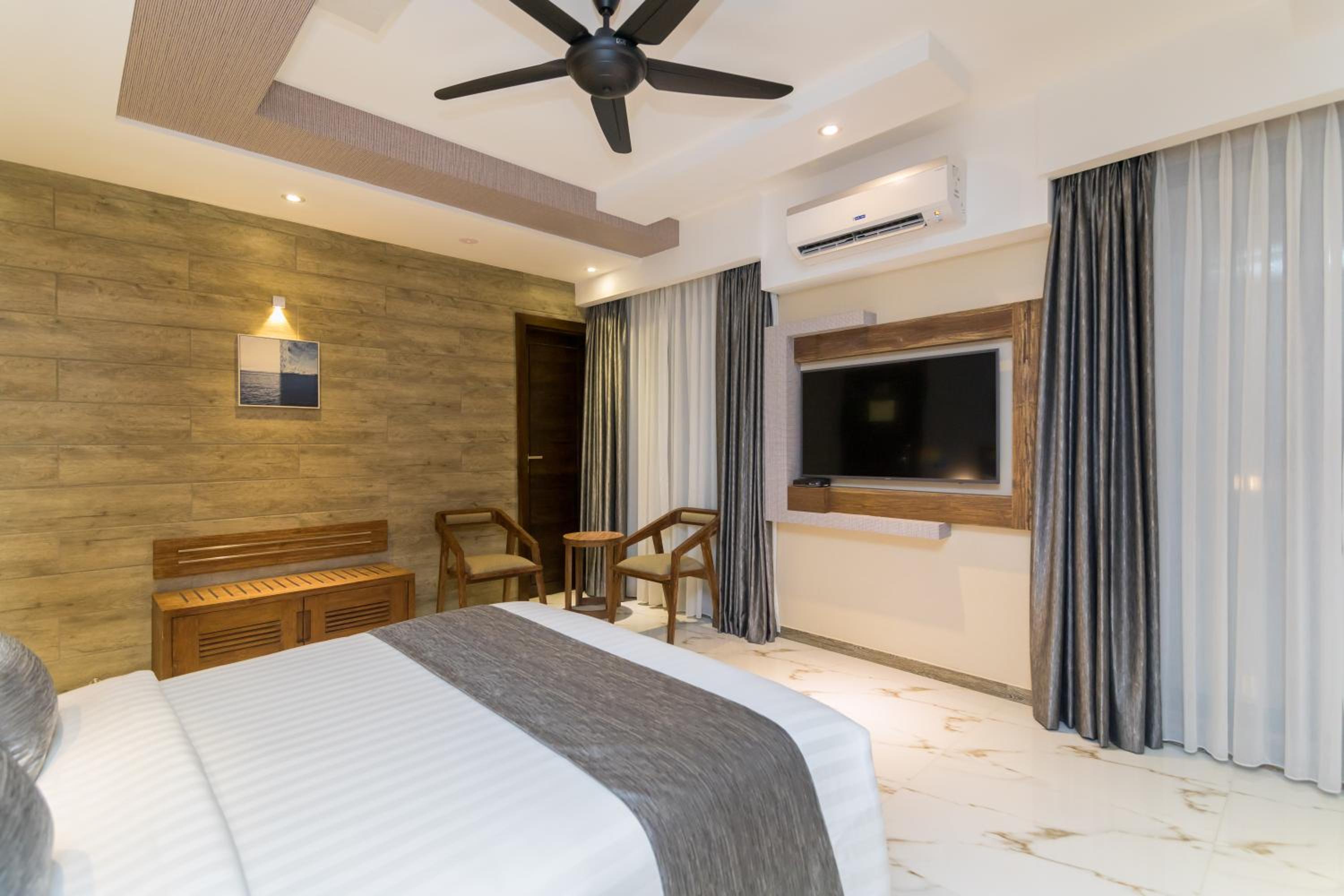 Samann Suite with Balcony (Free Return Airport Transfer) - Photo 10