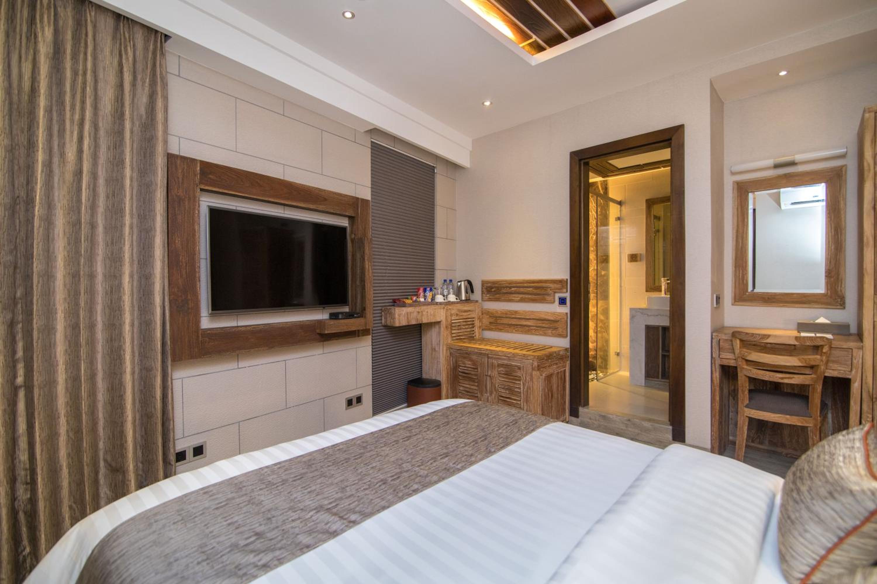 Deluxe Double with Ocean View and Balcony (Free Return Airport Transfer) - Photo 8