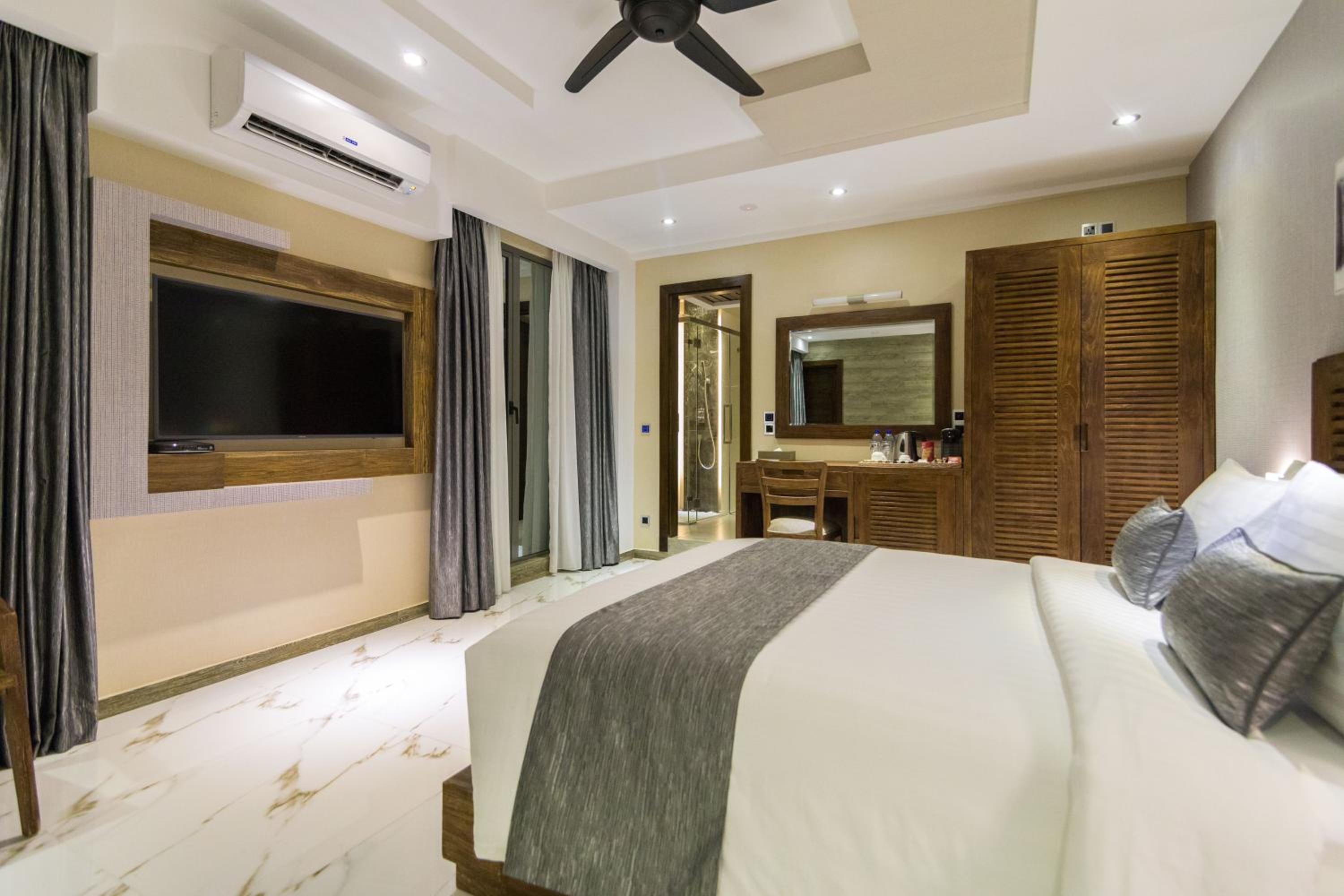 Samann Suite with Balcony (Free Return Airport Transfer) - Photo 8