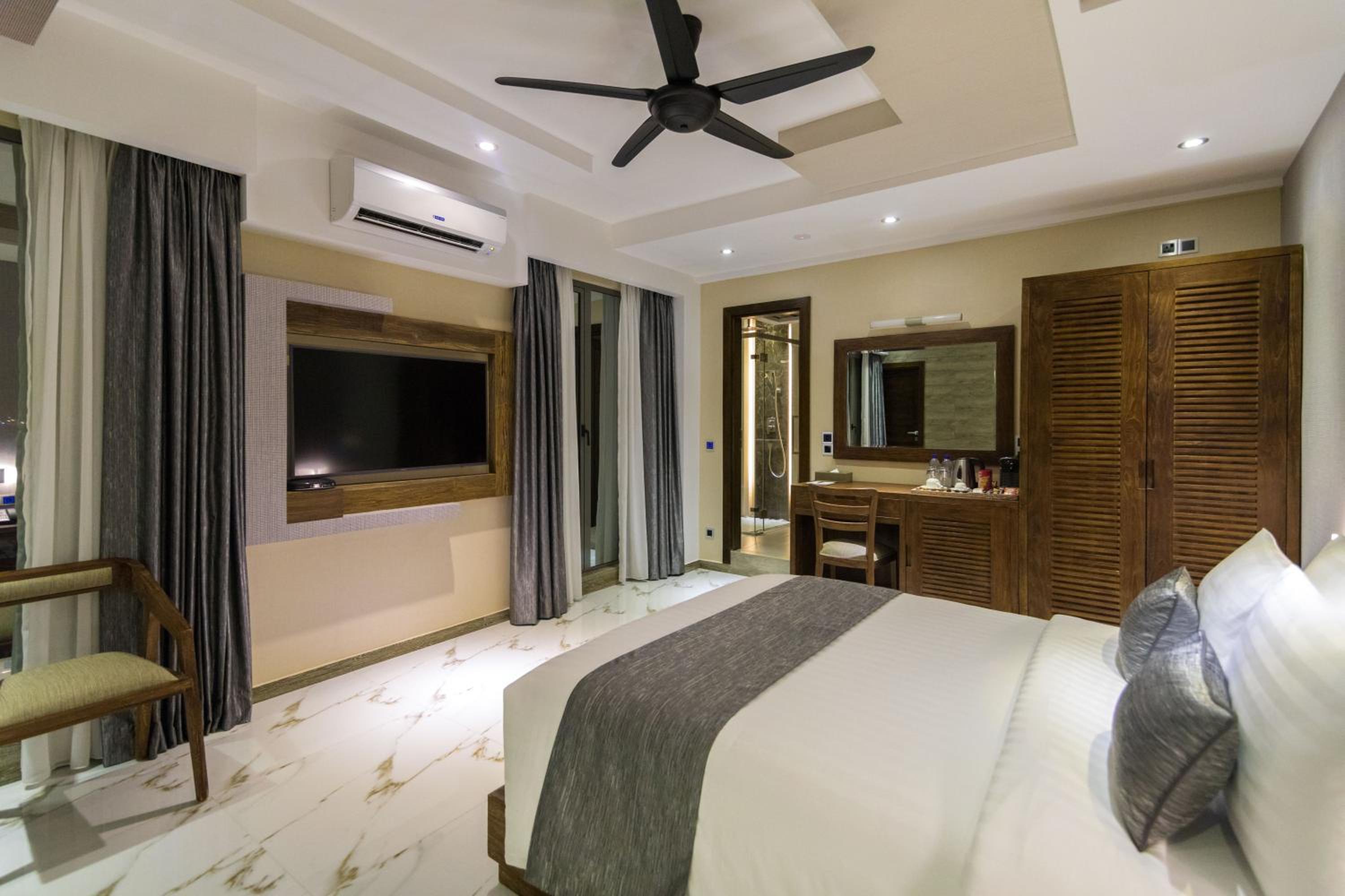 Samann Suite with Balcony (Free Return Airport Transfer) - Photo 7