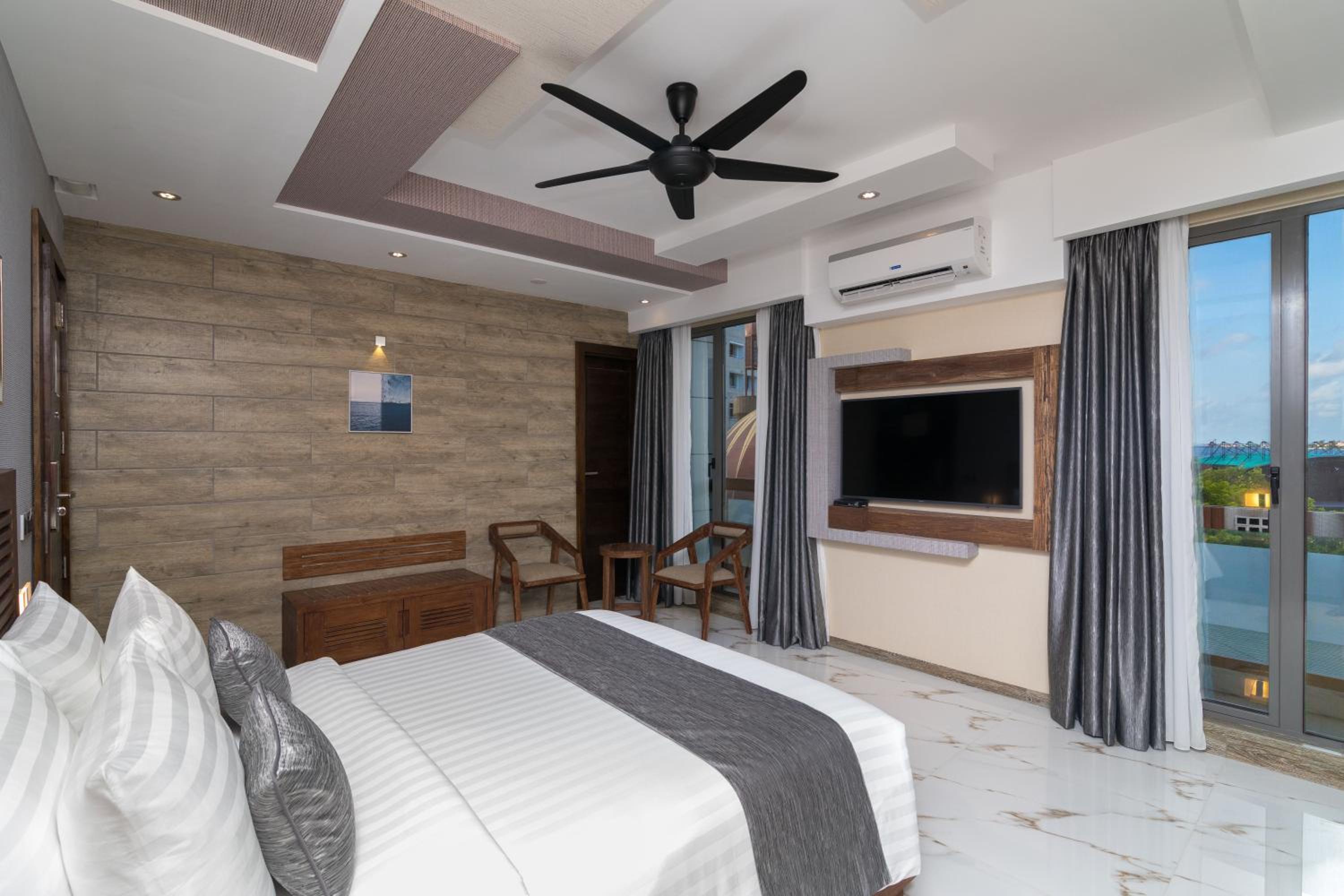 Samann Suite with Balcony (Free Return Airport Transfer) - Photo 6
