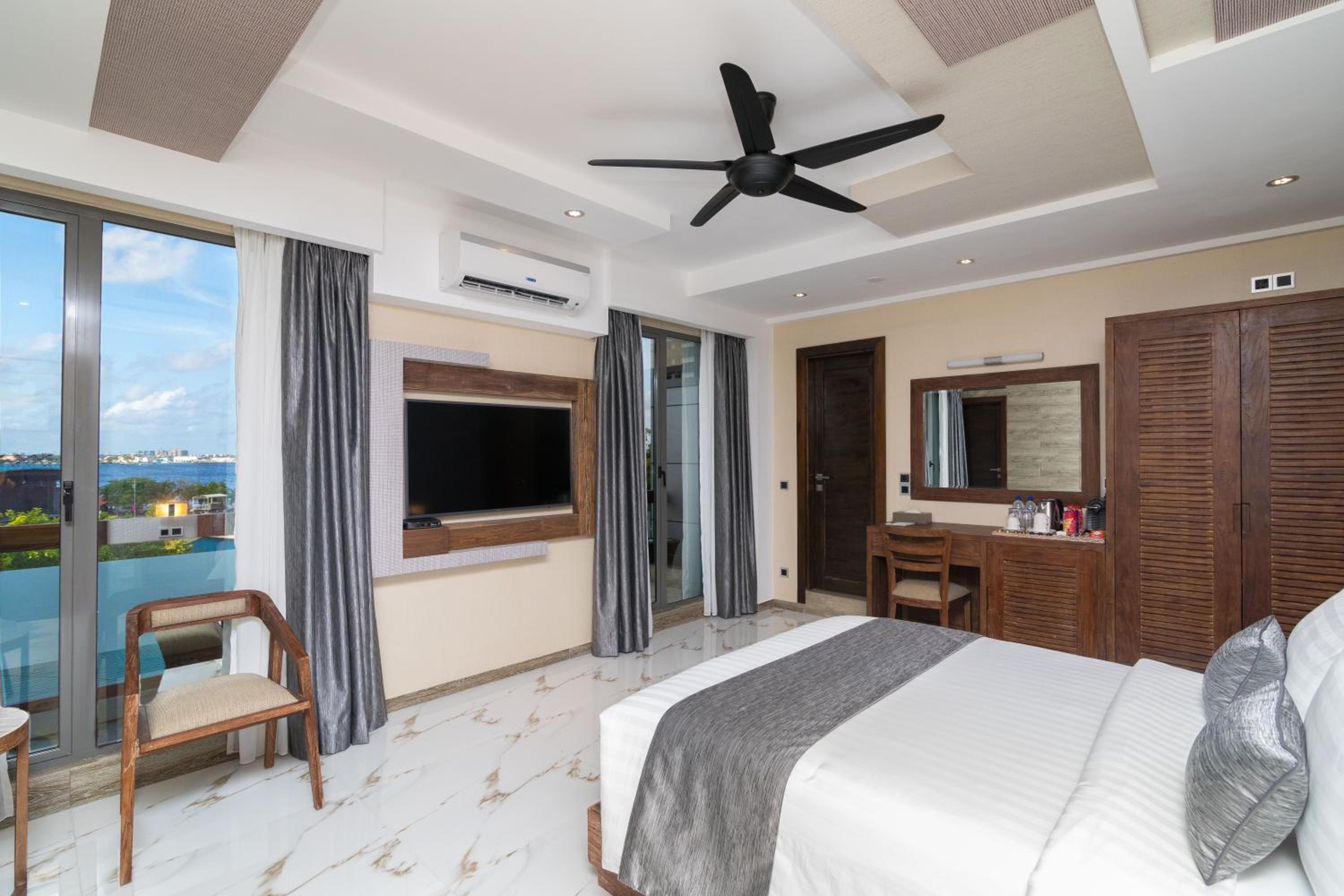 Samann Suite with Balcony (Free Return Airport Transfer) - Photo 5